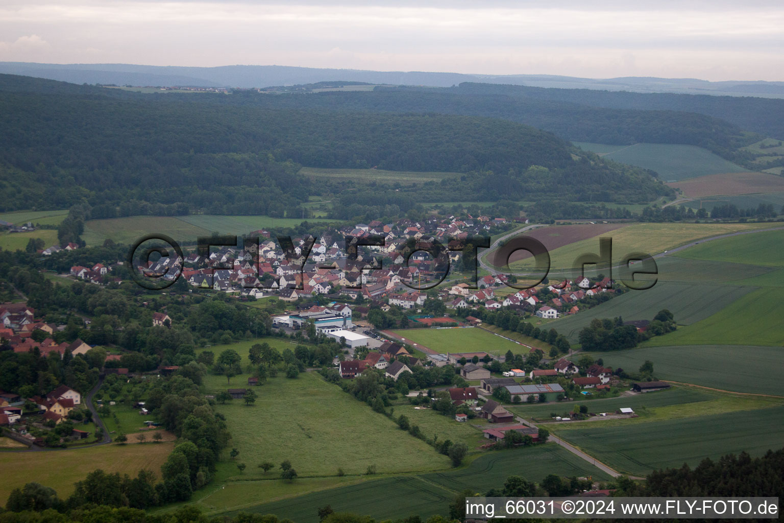 Vue aérienne de Eußenheim dans le département Bavière, Allemagne