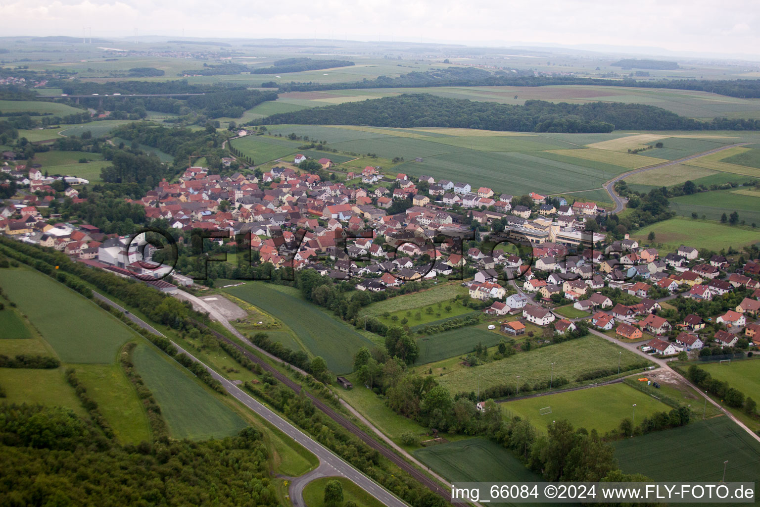 Vue d'oiseau de Gänheim dans le département Bavière, Allemagne