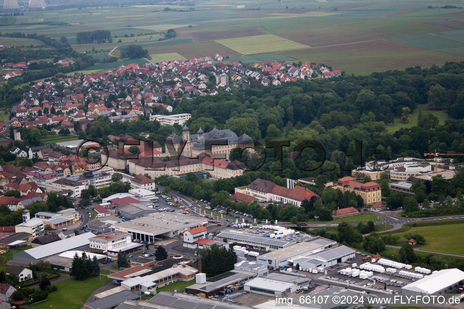 Vue oblique de Zone commerciale et implantation d'entreprise à Werneck dans le département Bavière, Allemagne