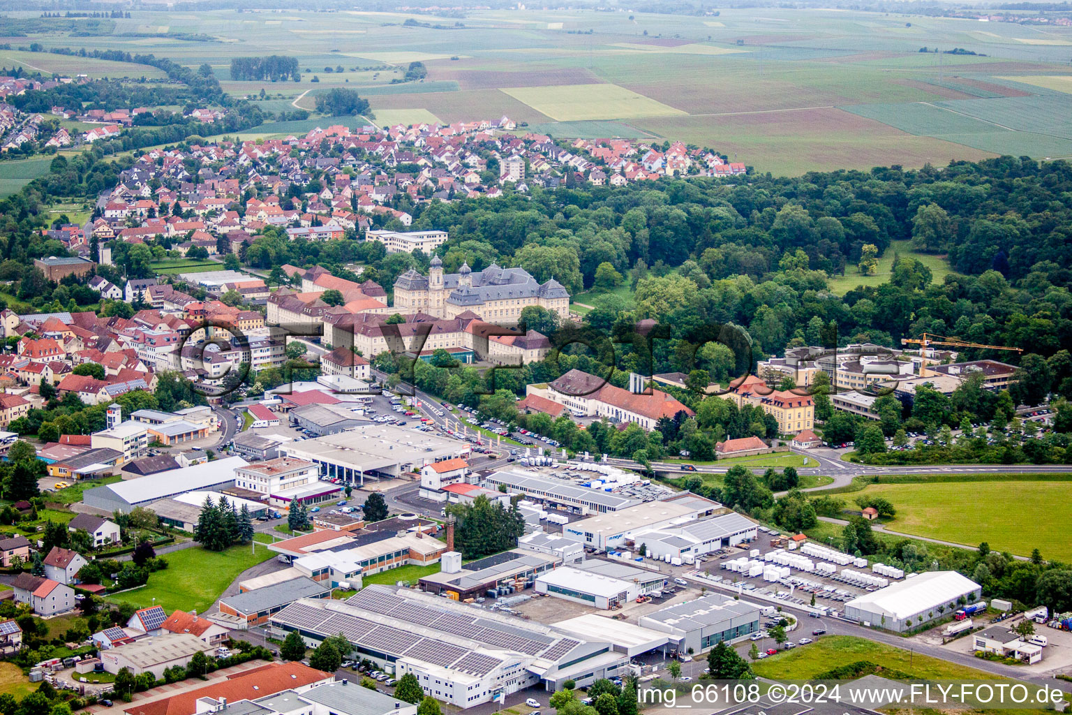 Zone commerciale et implantation d'entreprise à Werneck dans le département Bavière, Allemagne d'en haut