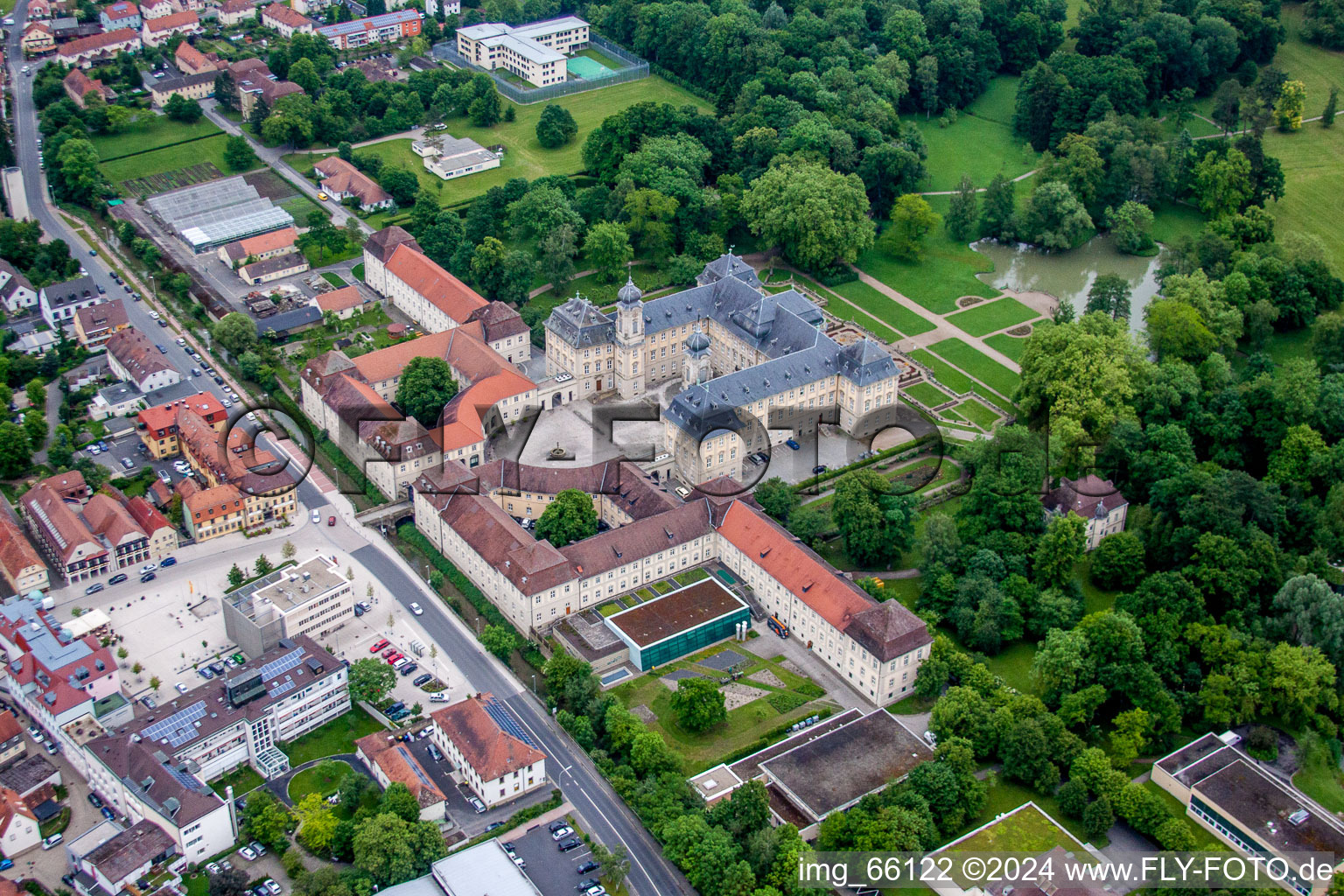 Vue aérienne de Parc du Château du Château Werneck à Werneck dans le département Bavière, Allemagne