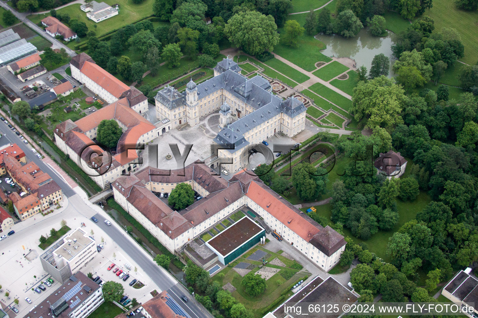 Vue aérienne de Château - Hôpital Orthopédique à Werneck dans le département Bavière, Allemagne