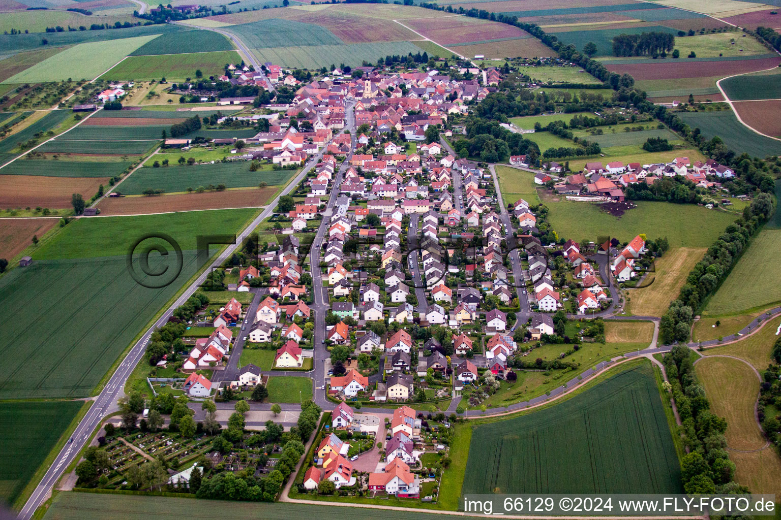 Vue aérienne de Quartier Ettleben in Werneck dans le département Bavière, Allemagne