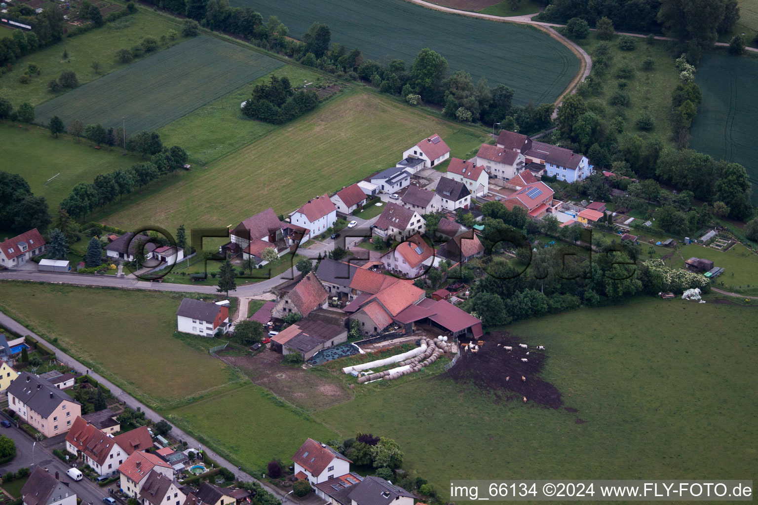 Vue aérienne de Mühlstr à le quartier Ettleben in Werneck dans le département Bavière, Allemagne