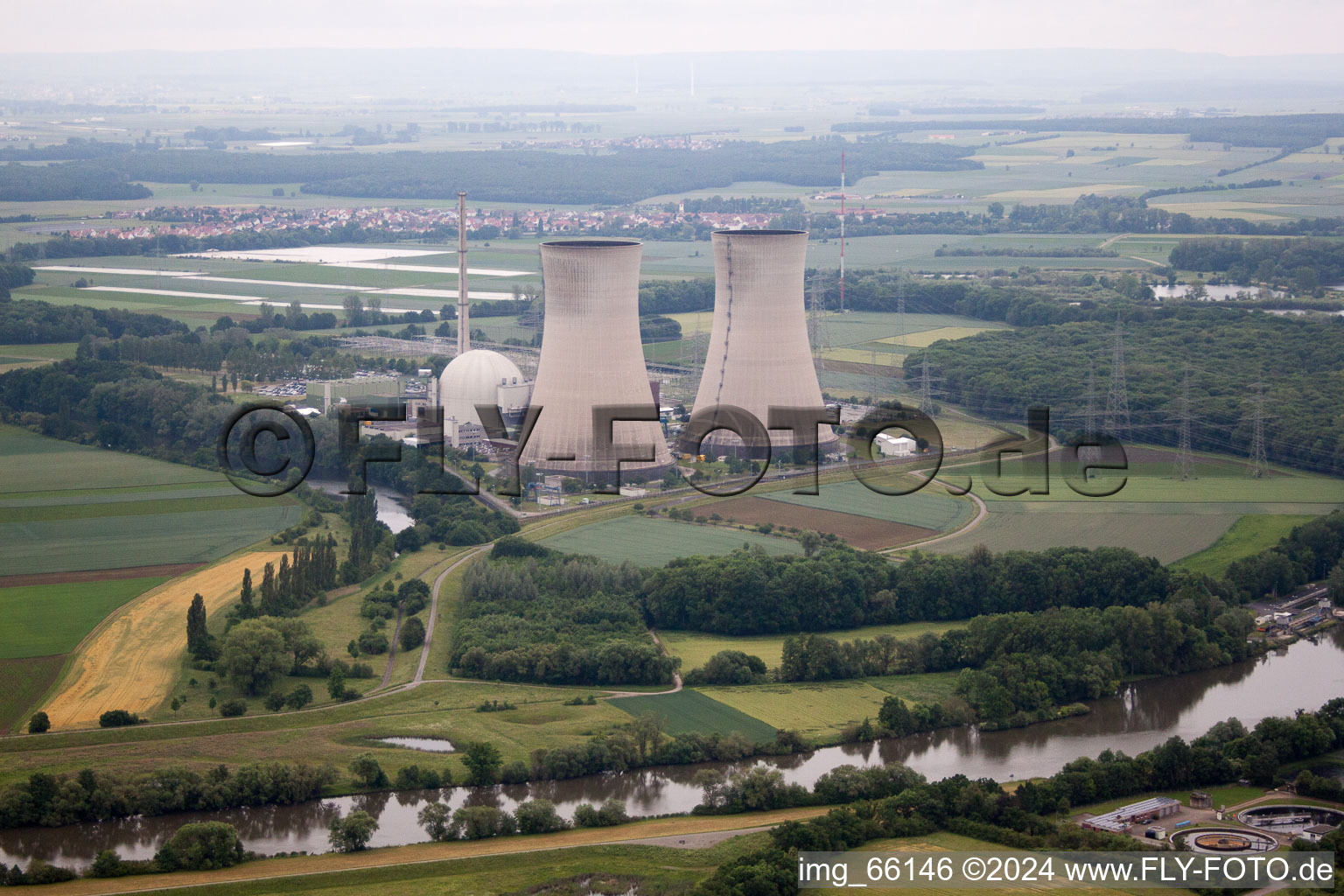 Vue aérienne de Centrale nucléaire en révision à Schweinfurt dans le département Bavière, Allemagne