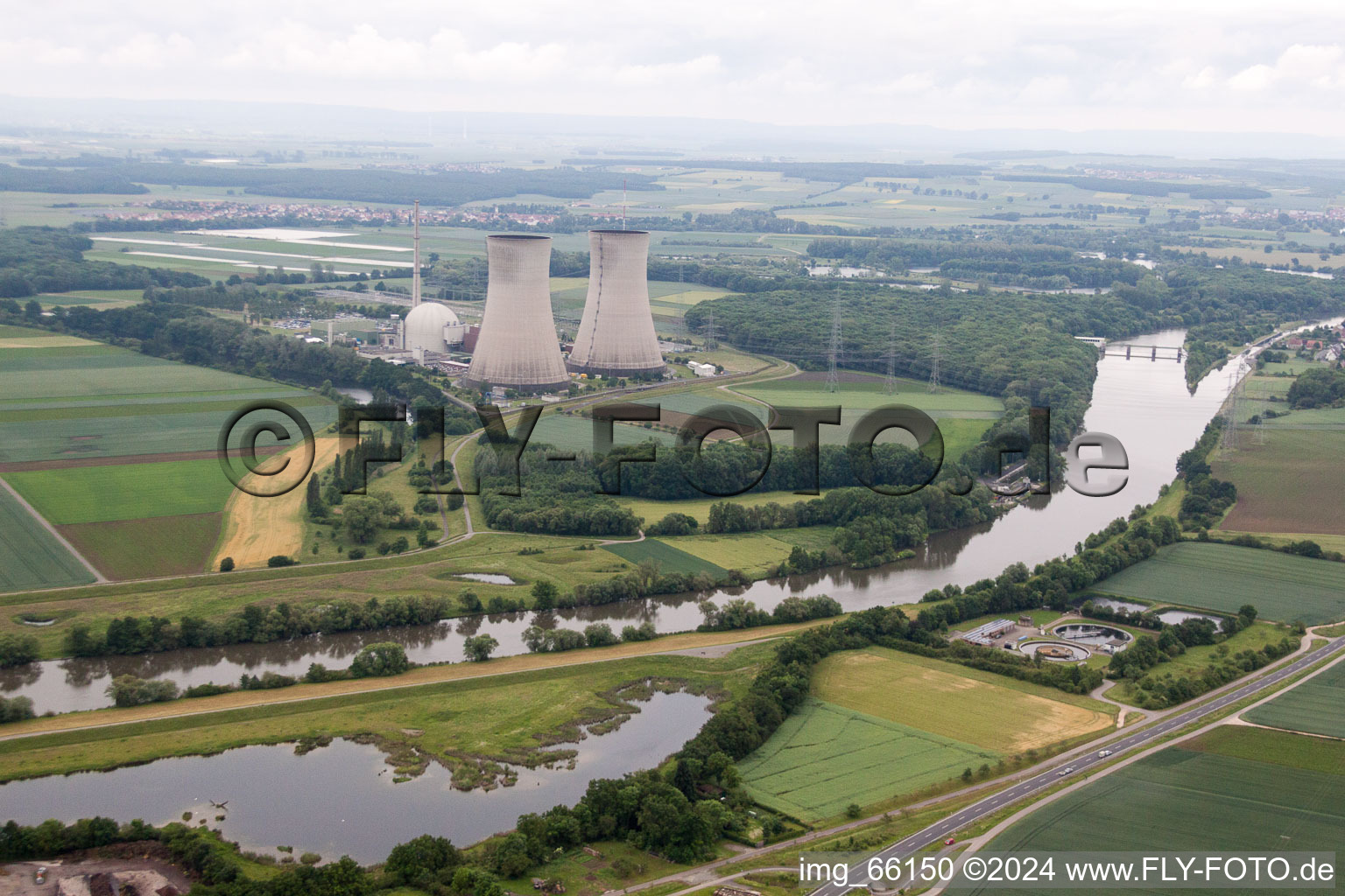 Vue aérienne de Centrale nucléaire en révision à Schweinfurt dans le département Bavière, Allemagne