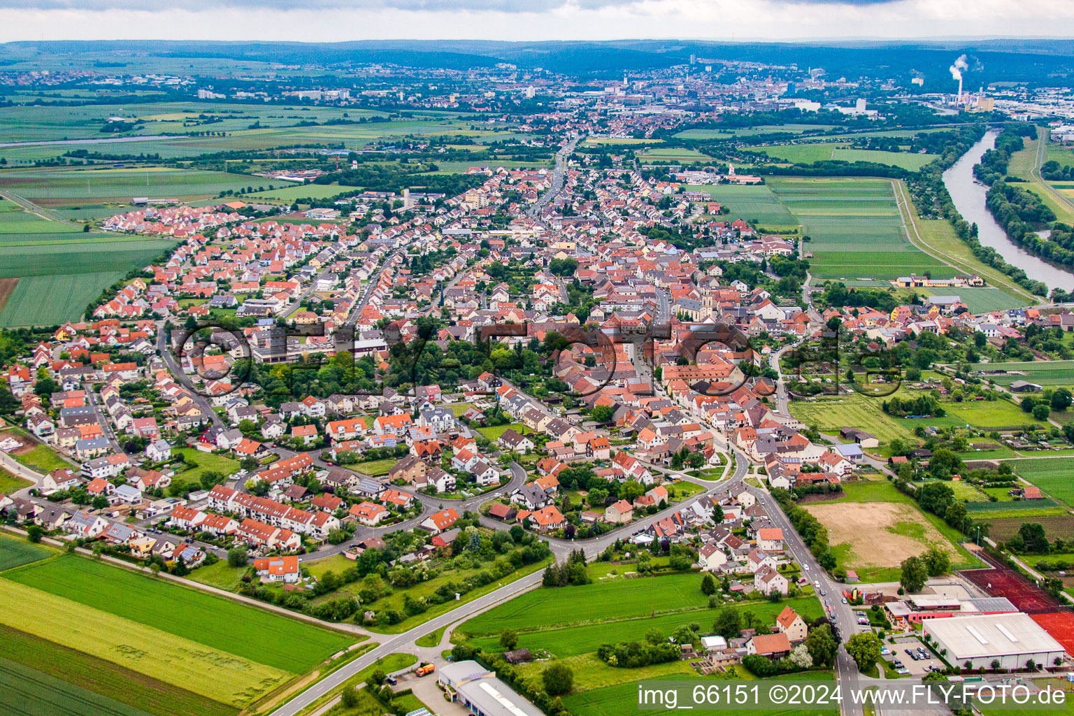 Vue aérienne de Zones riveraines du Main à Bergrheinfeld dans le département Bavière, Allemagne