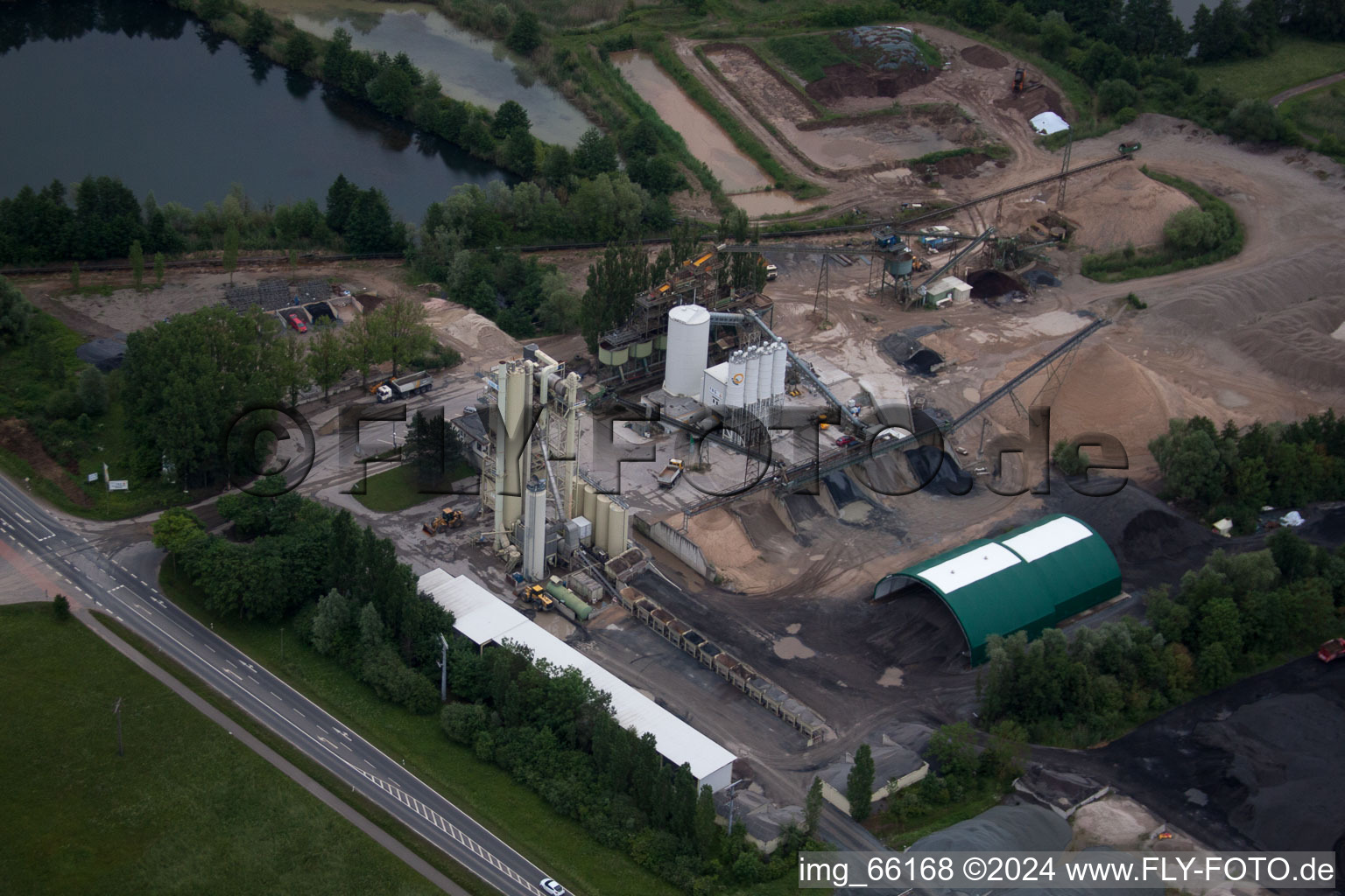 Zone industrielle Hafenstr à Schweinfurt dans le département Bavière, Allemagne hors des airs