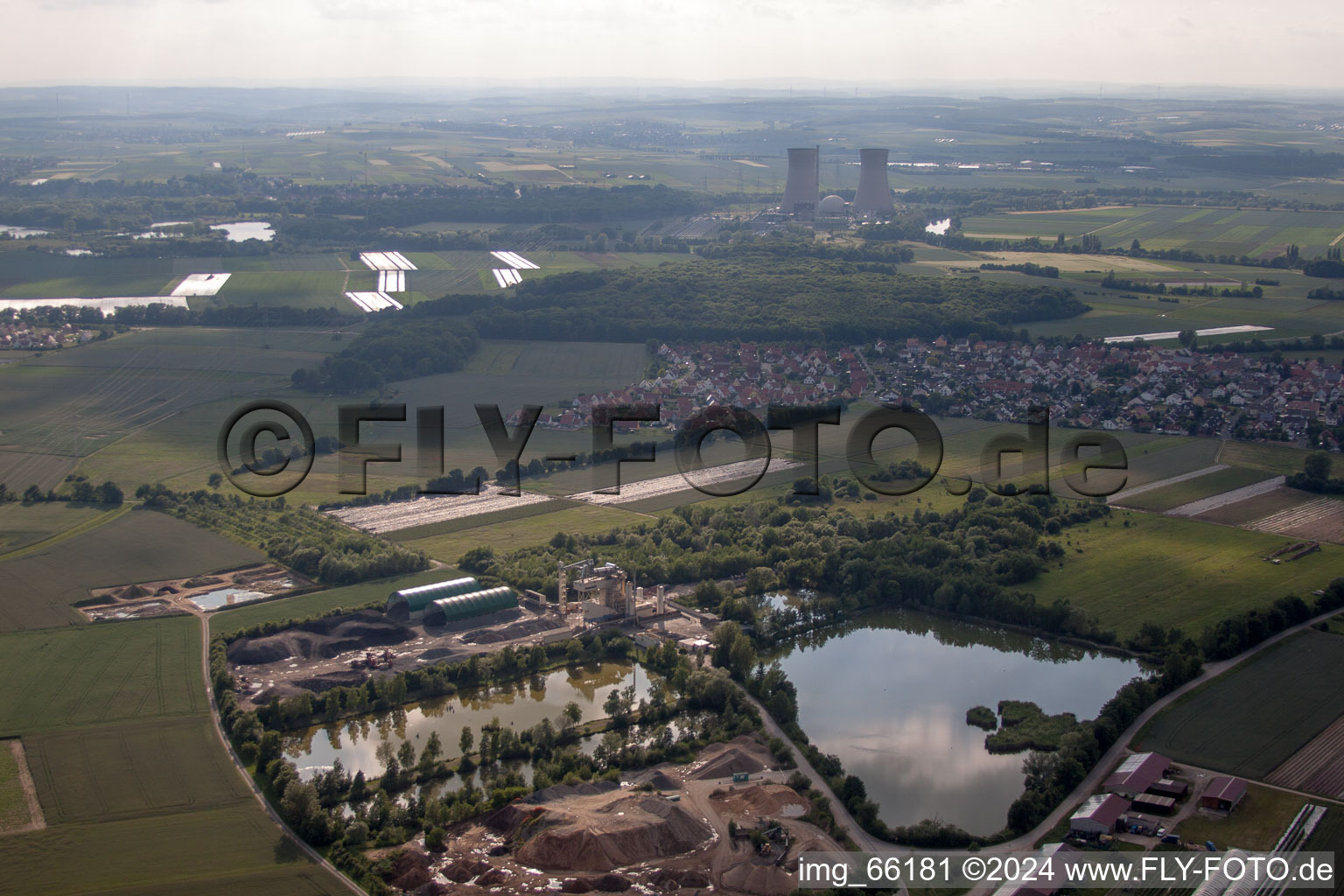 Vue aérienne de Départ de la centrale nucléaire de Franconie à Schwebheim dans le département Bavière, Allemagne