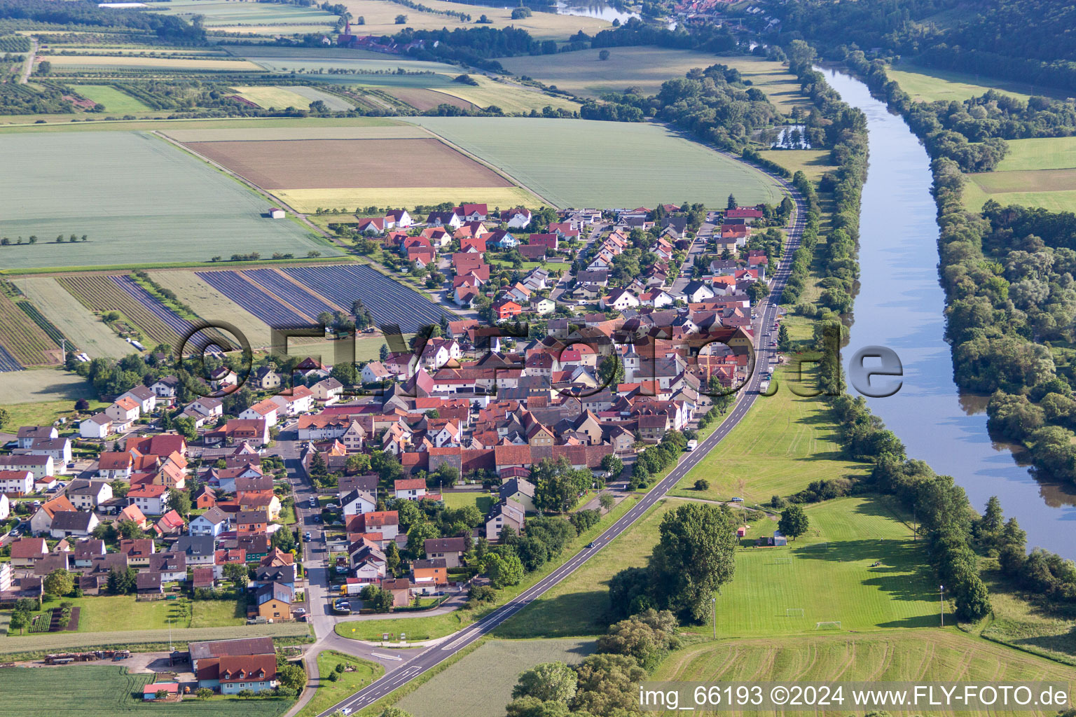 Vue oblique de Zones riveraines du Main à le quartier Hirschfeld in Röthlein dans le département Bavière, Allemagne