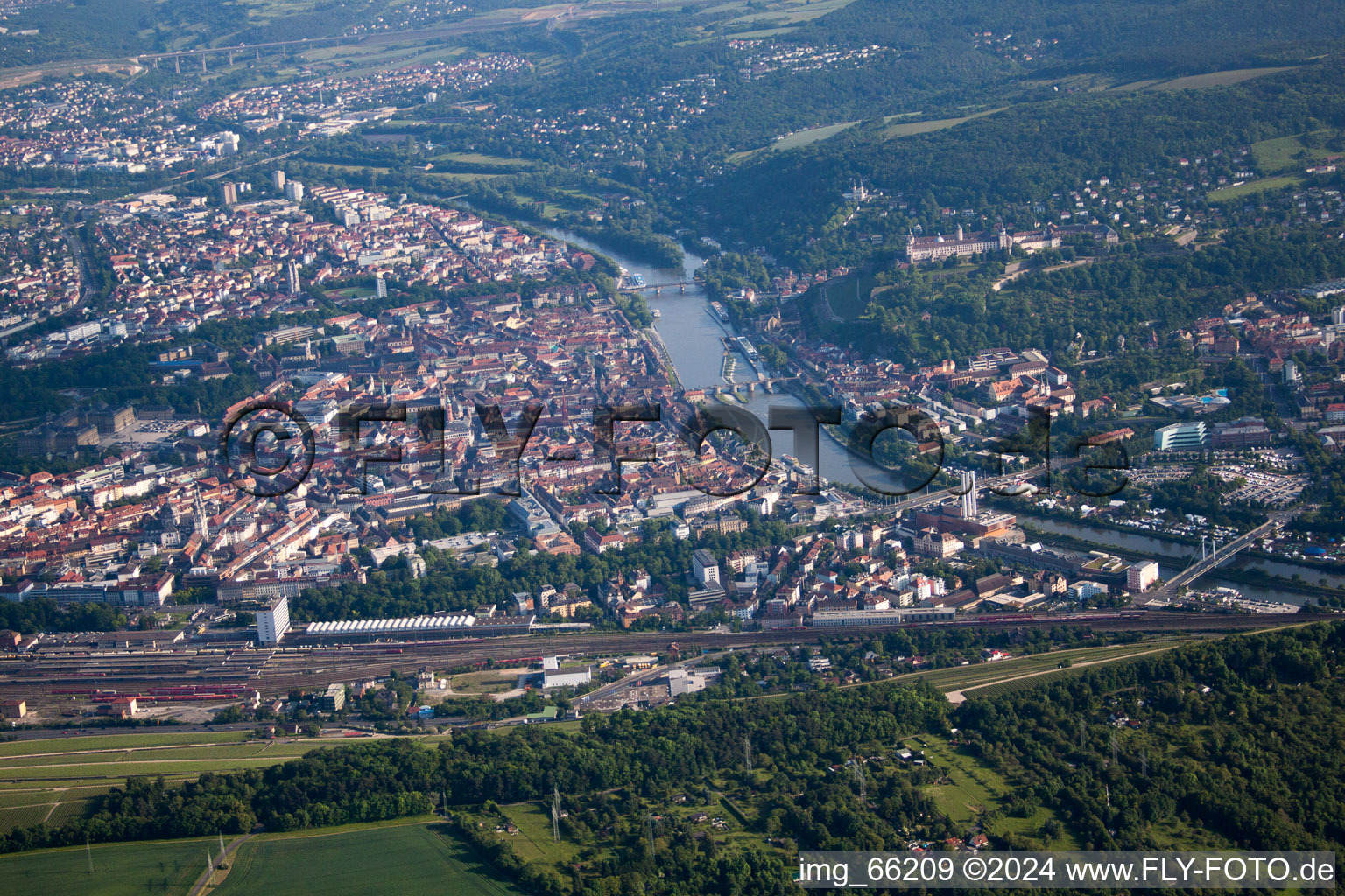 Vue aérienne de Vieille ville à Würzburg dans le département Bavière, Allemagne