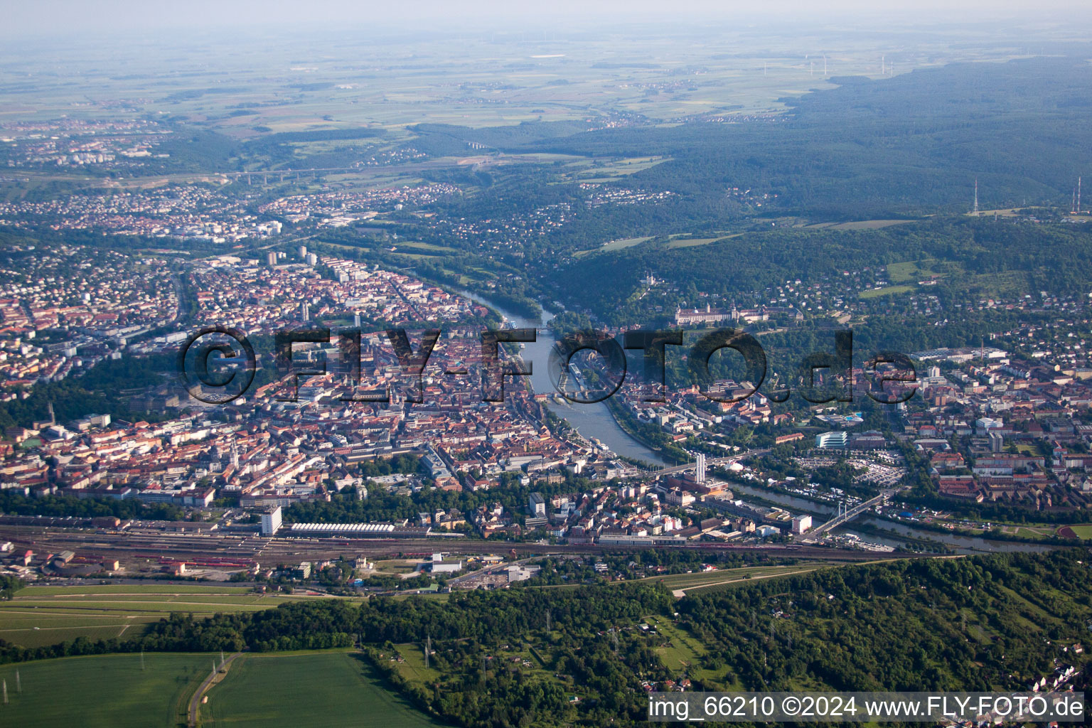 Vue aérienne de Vieille ville à Würzburg dans le département Bavière, Allemagne