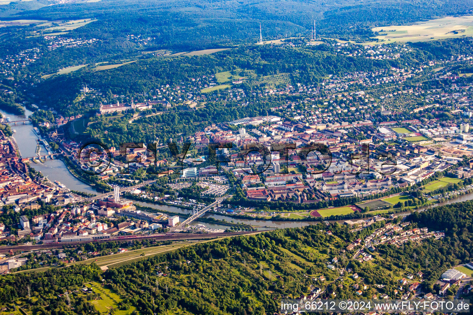 Vue aérienne de Quartier Zellerau in Würzburg dans le département Bavière, Allemagne