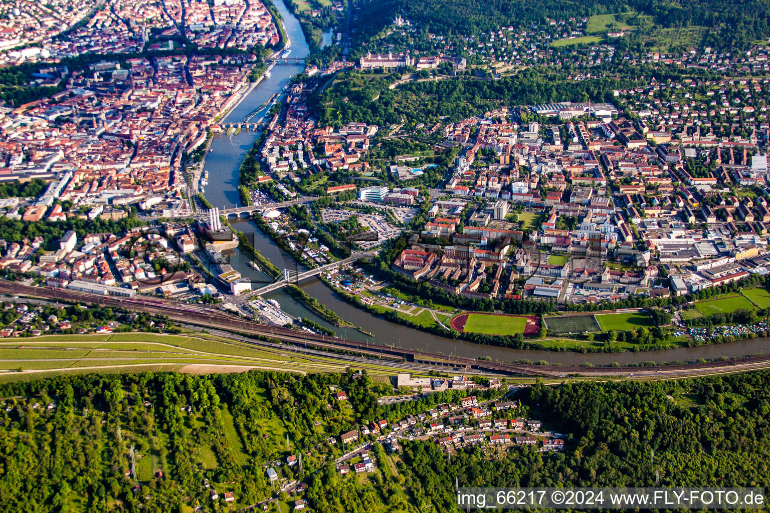 Vue aérienne de Quartier Altstadt in Würzburg dans le département Bavière, Allemagne