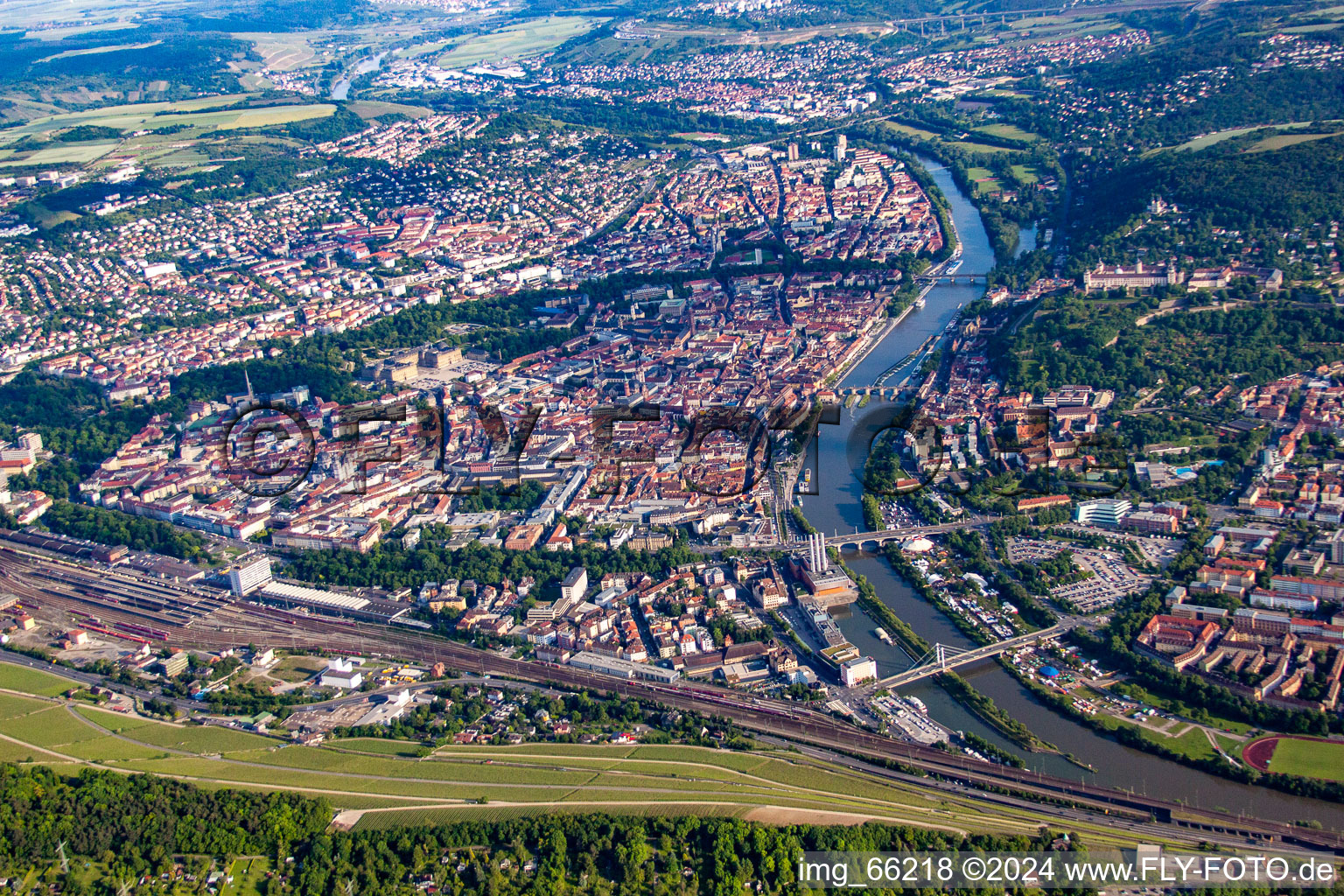 Vue aérienne de Quartier Altstadt in Würzburg dans le département Bavière, Allemagne