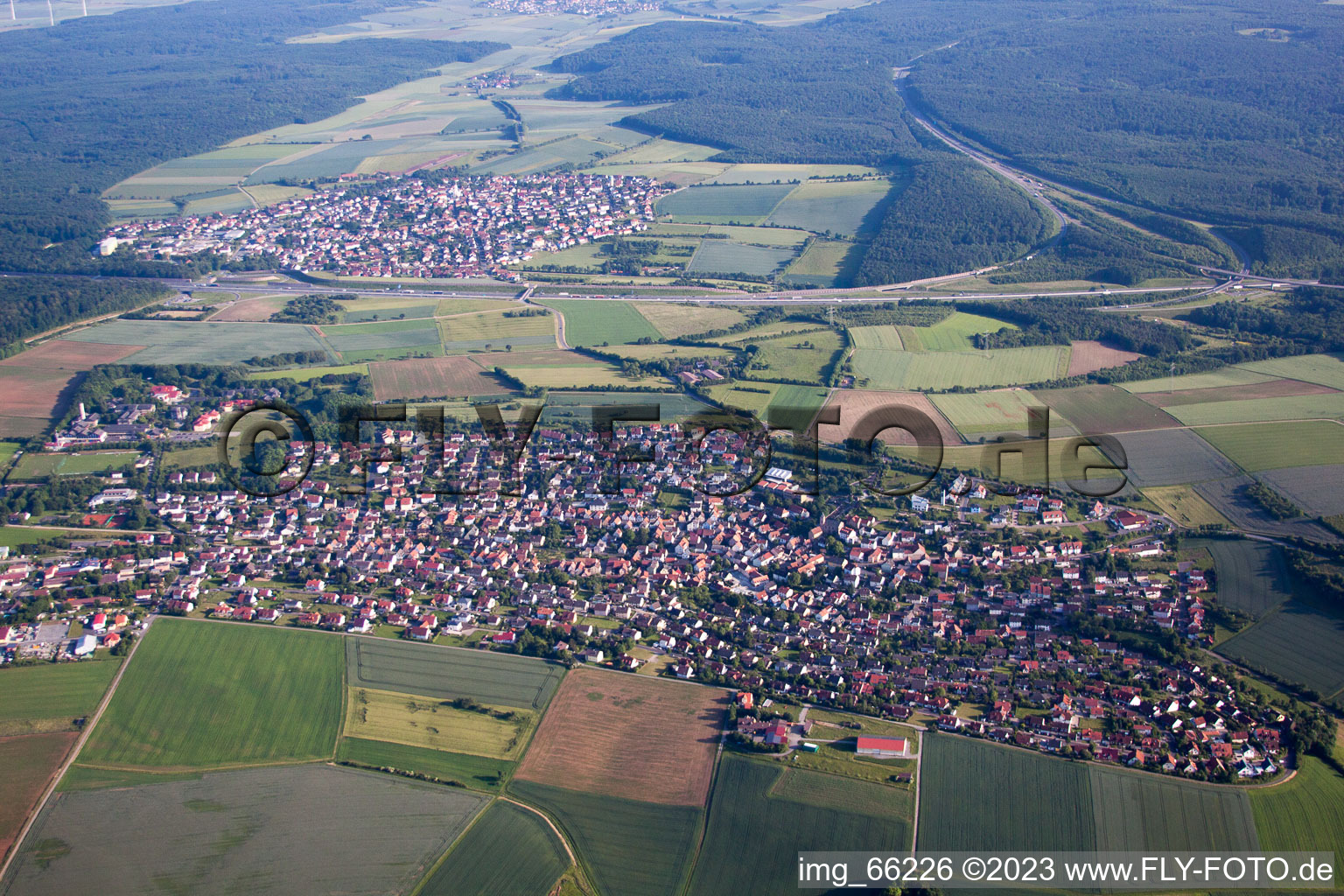 Vue aérienne de Boîte à Eisingen dans le département Bavière, Allemagne