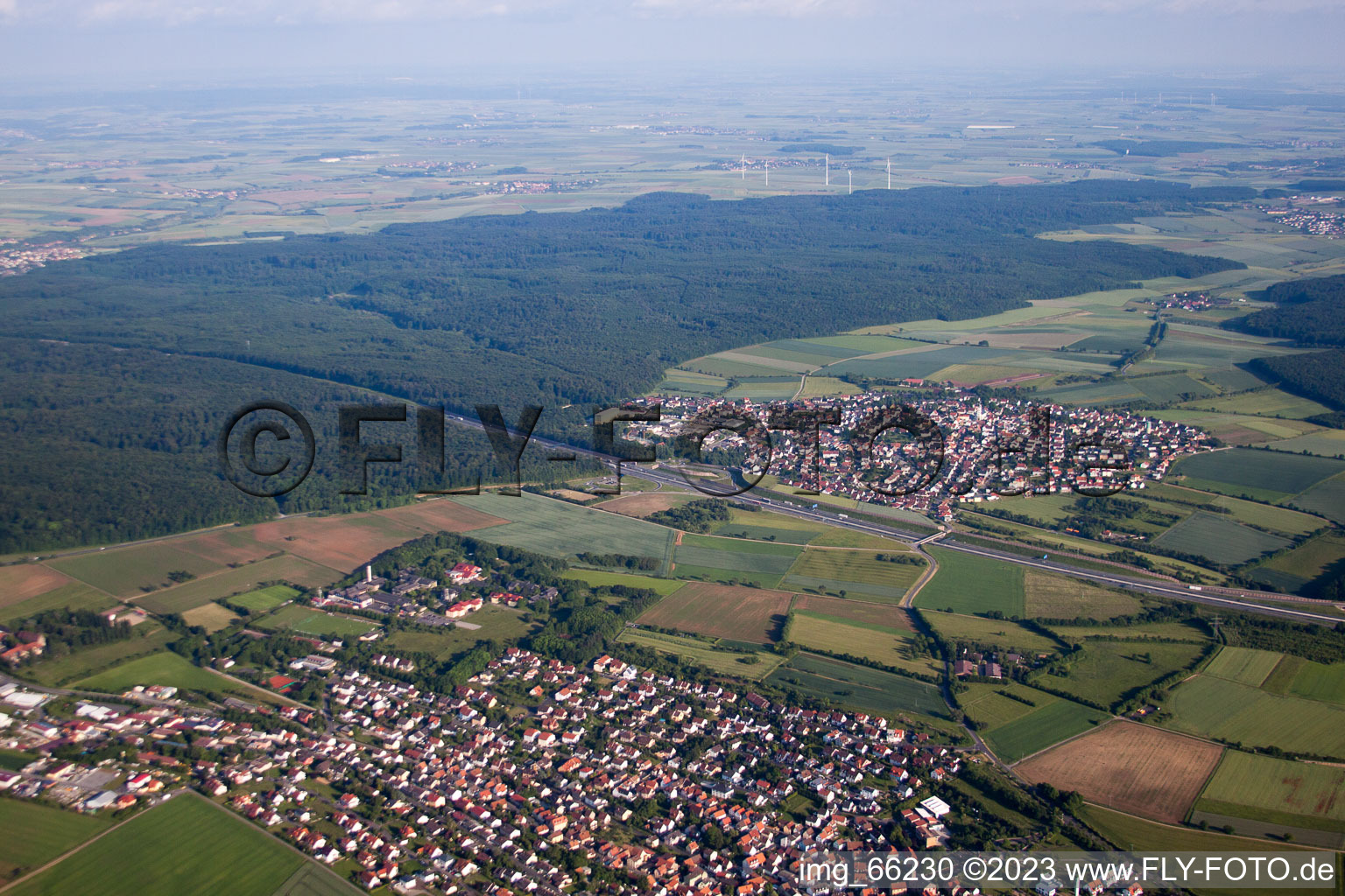 Vue aérienne de Boîte à Eisingen dans le département Bavière, Allemagne