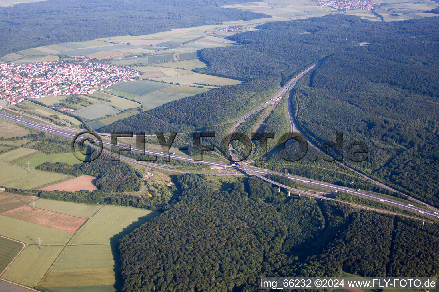 Vue aérienne de Kist, triangle A43/A41 Würzburg Ouest à Würzburg dans le département Bavière, Allemagne