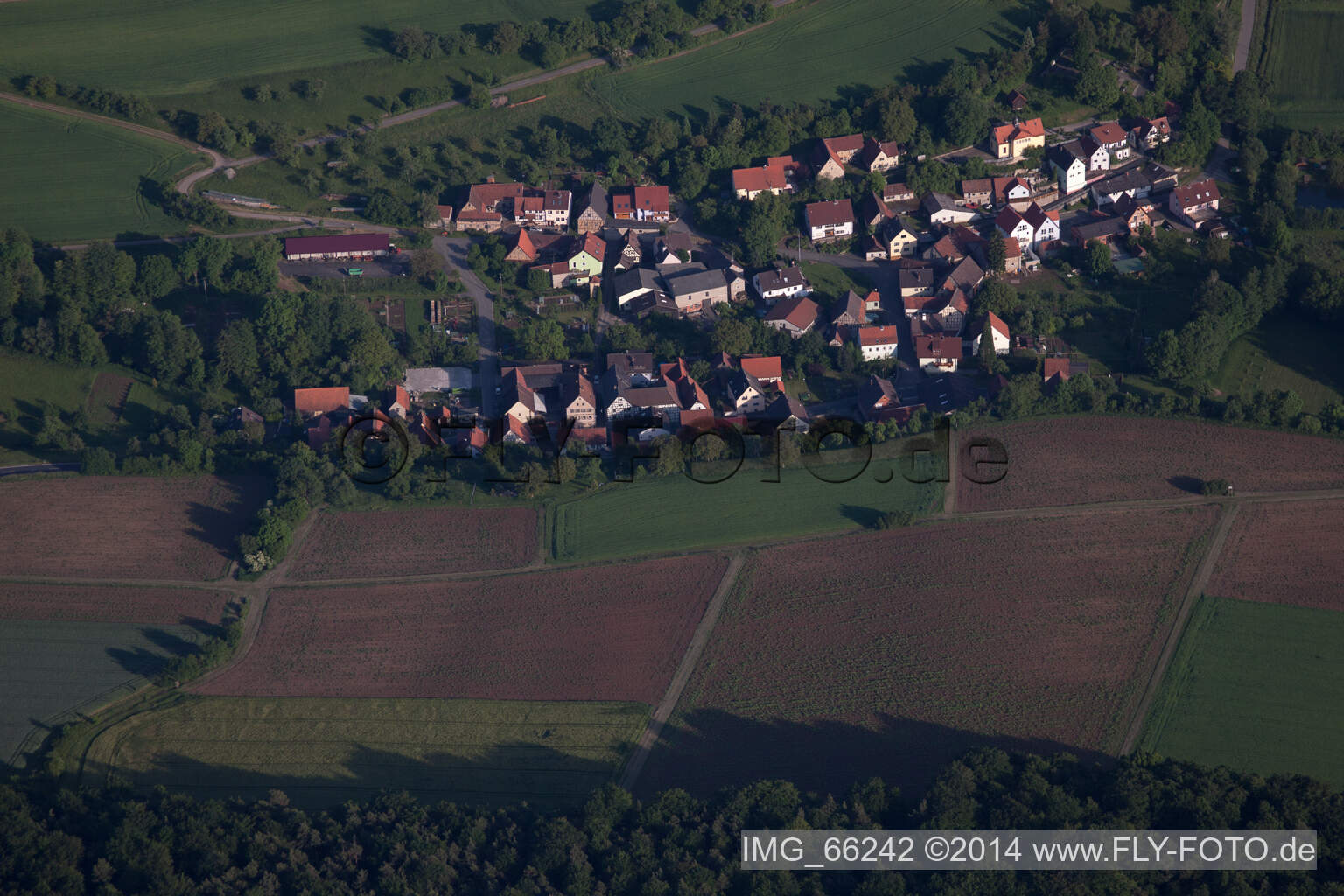 Vue aérienne de Altertheim dans le département Bavière, Allemagne