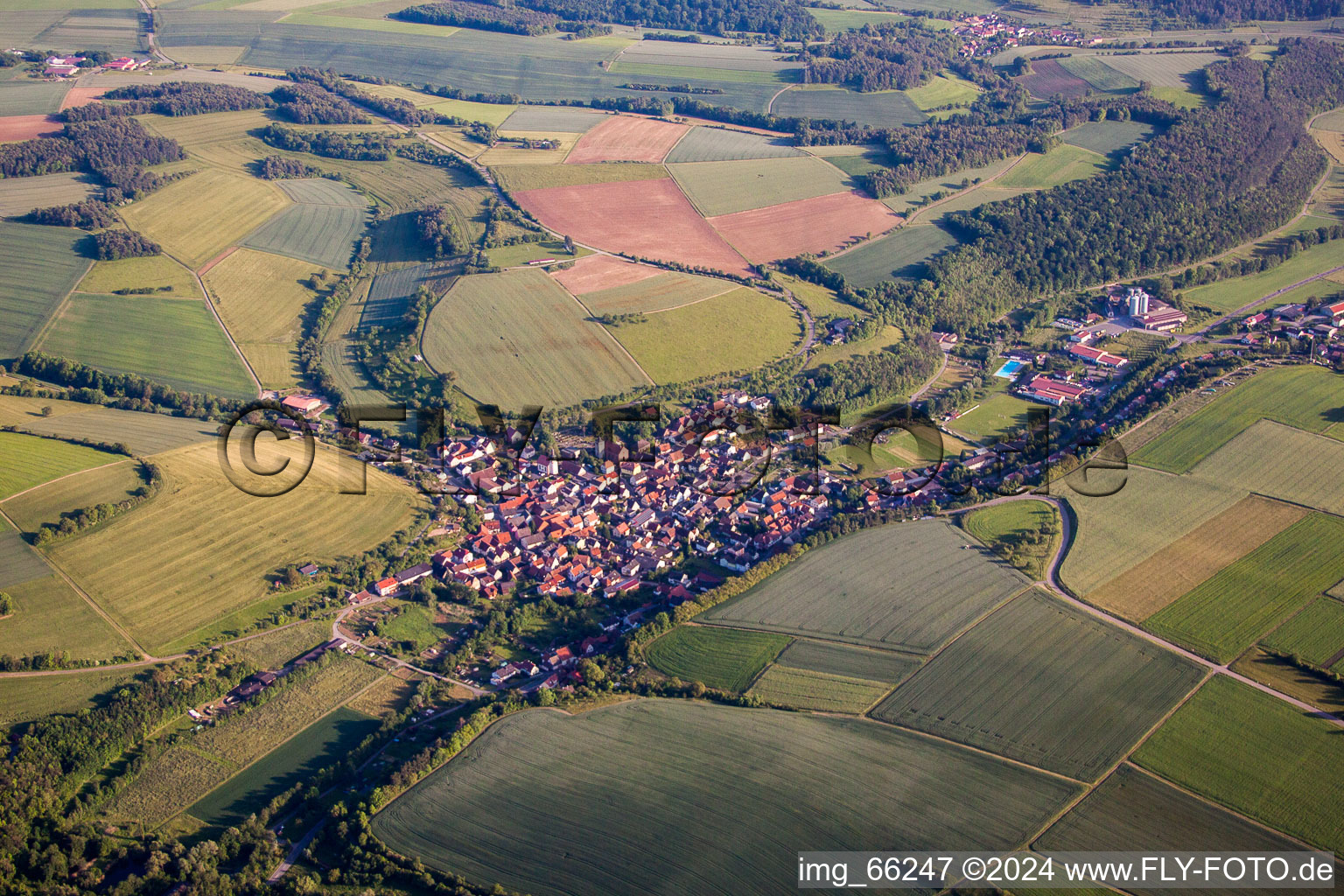 Vue aérienne de Quartier Wenkheim in Werbach dans le département Bade-Wurtemberg, Allemagne