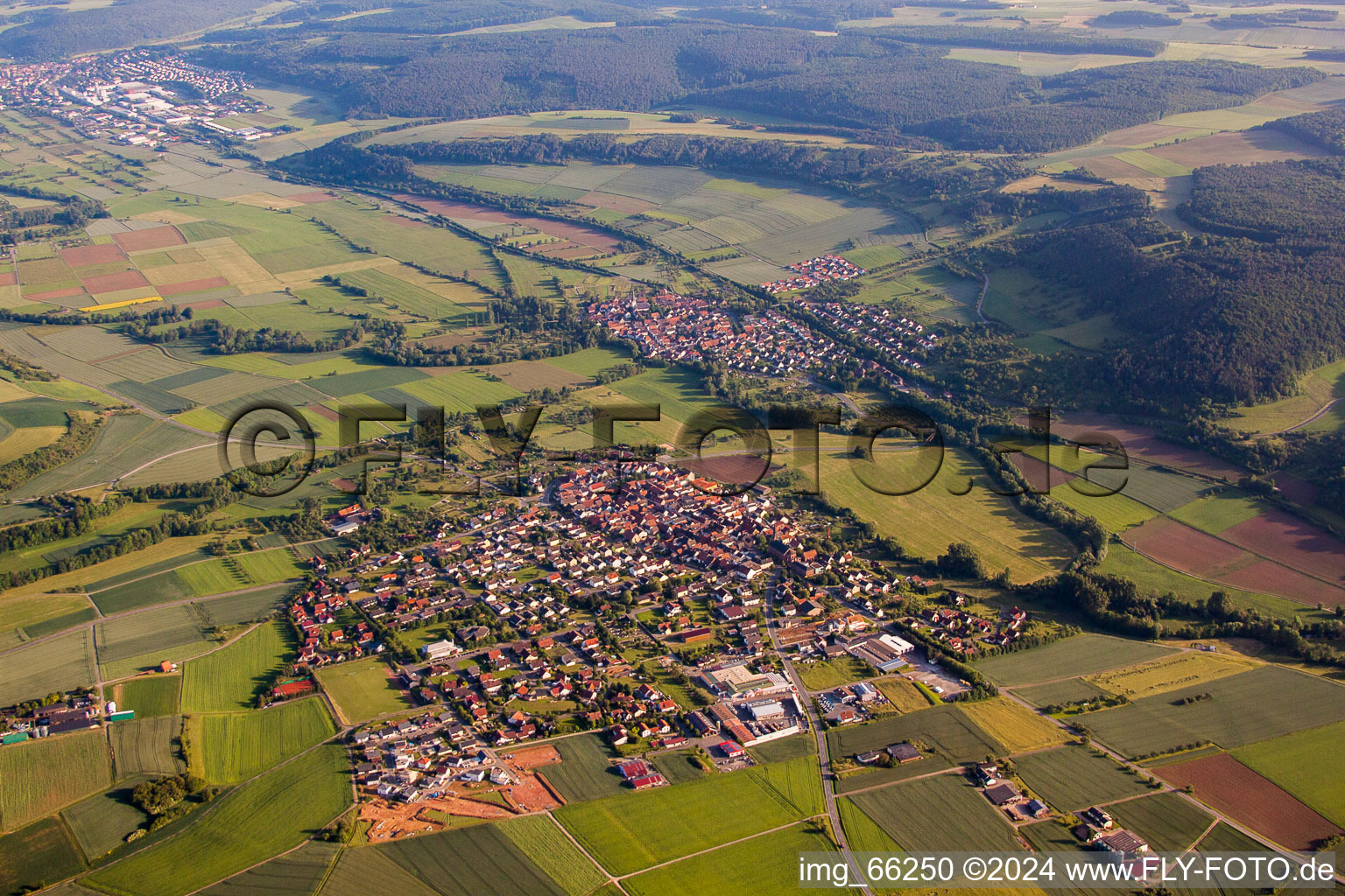 Vue aérienne de Champs agricoles et surfaces utilisables à Werbach dans le département Bade-Wurtemberg, Allemagne