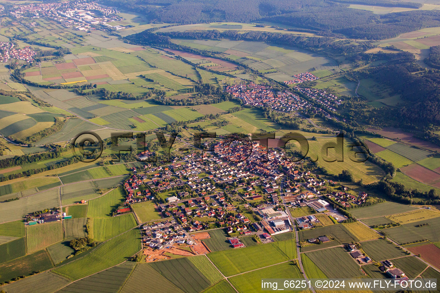 Vue aérienne de Champs agricoles et surfaces utilisables à Werbach dans le département Bade-Wurtemberg, Allemagne