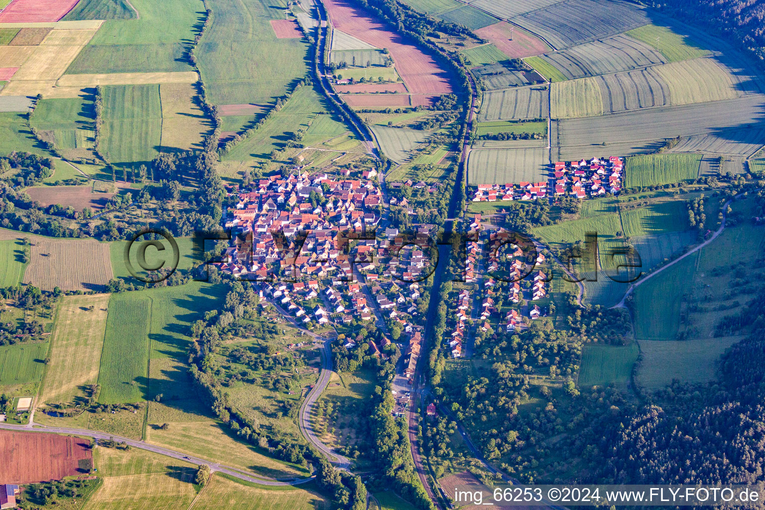 Vue aérienne de Quartier Hochhausen in Tauberbischofsheim dans le département Bade-Wurtemberg, Allemagne