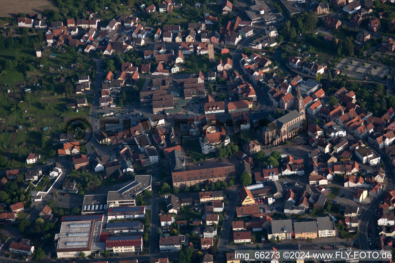 Hardheim dans le département Bade-Wurtemberg, Allemagne depuis l'avion