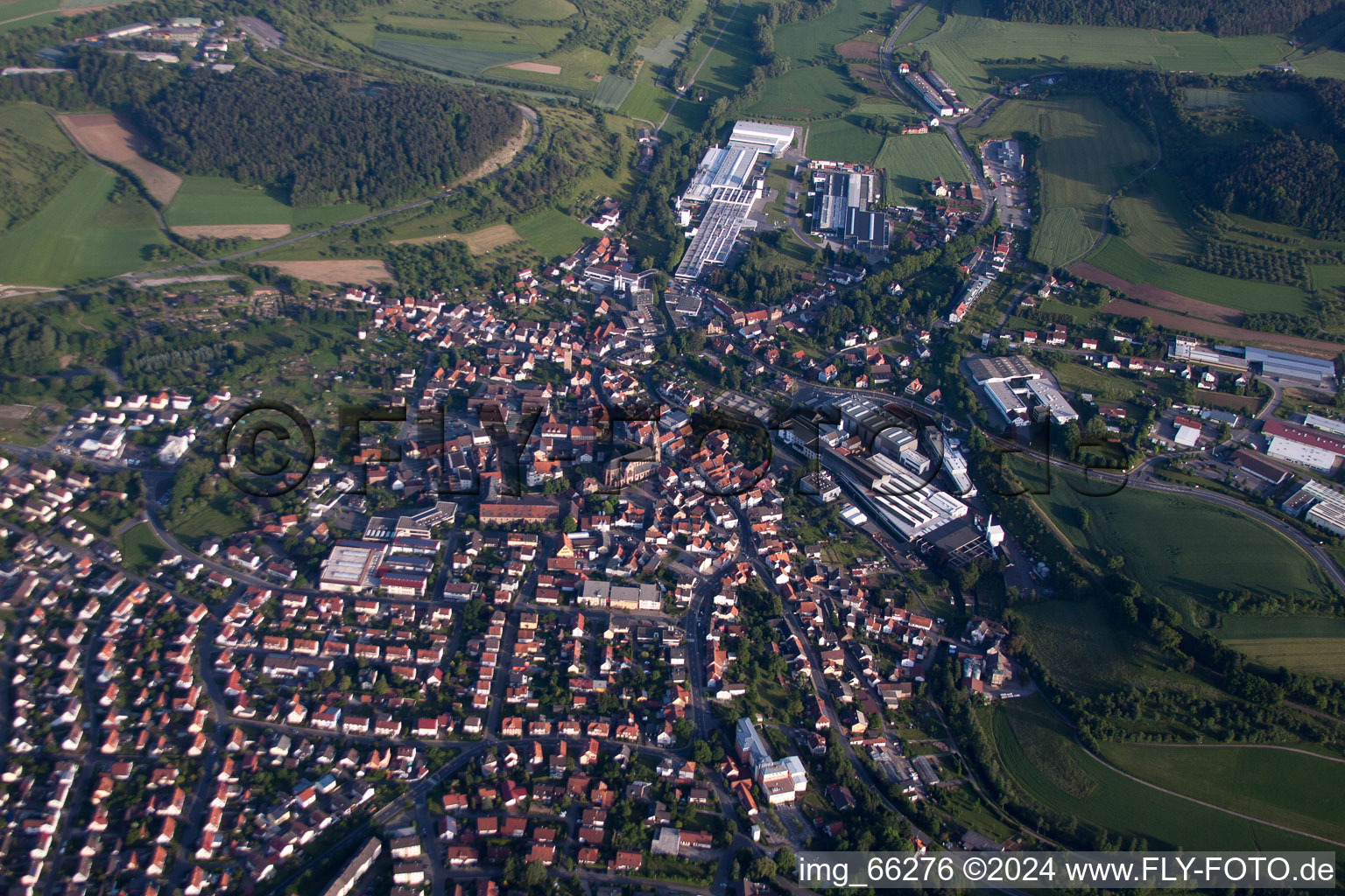 Vue d'oiseau de Hardheim dans le département Bade-Wurtemberg, Allemagne