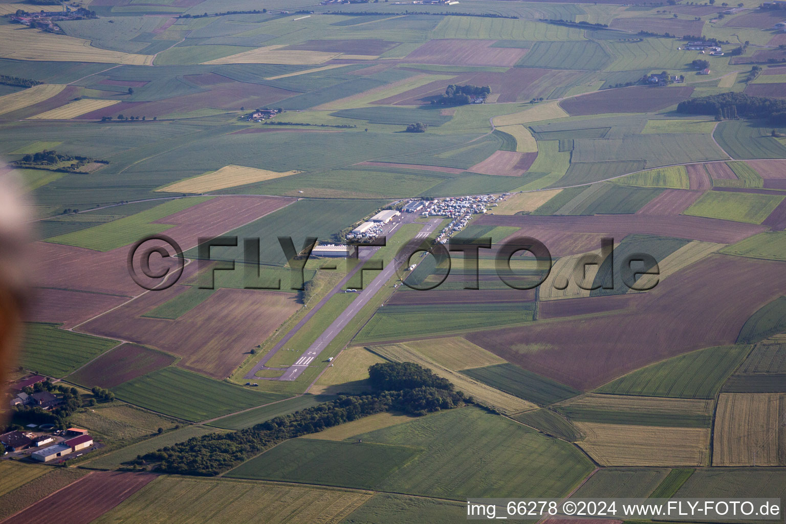 Vue aérienne de Aérodrome à Walldürn dans le département Bade-Wurtemberg, Allemagne