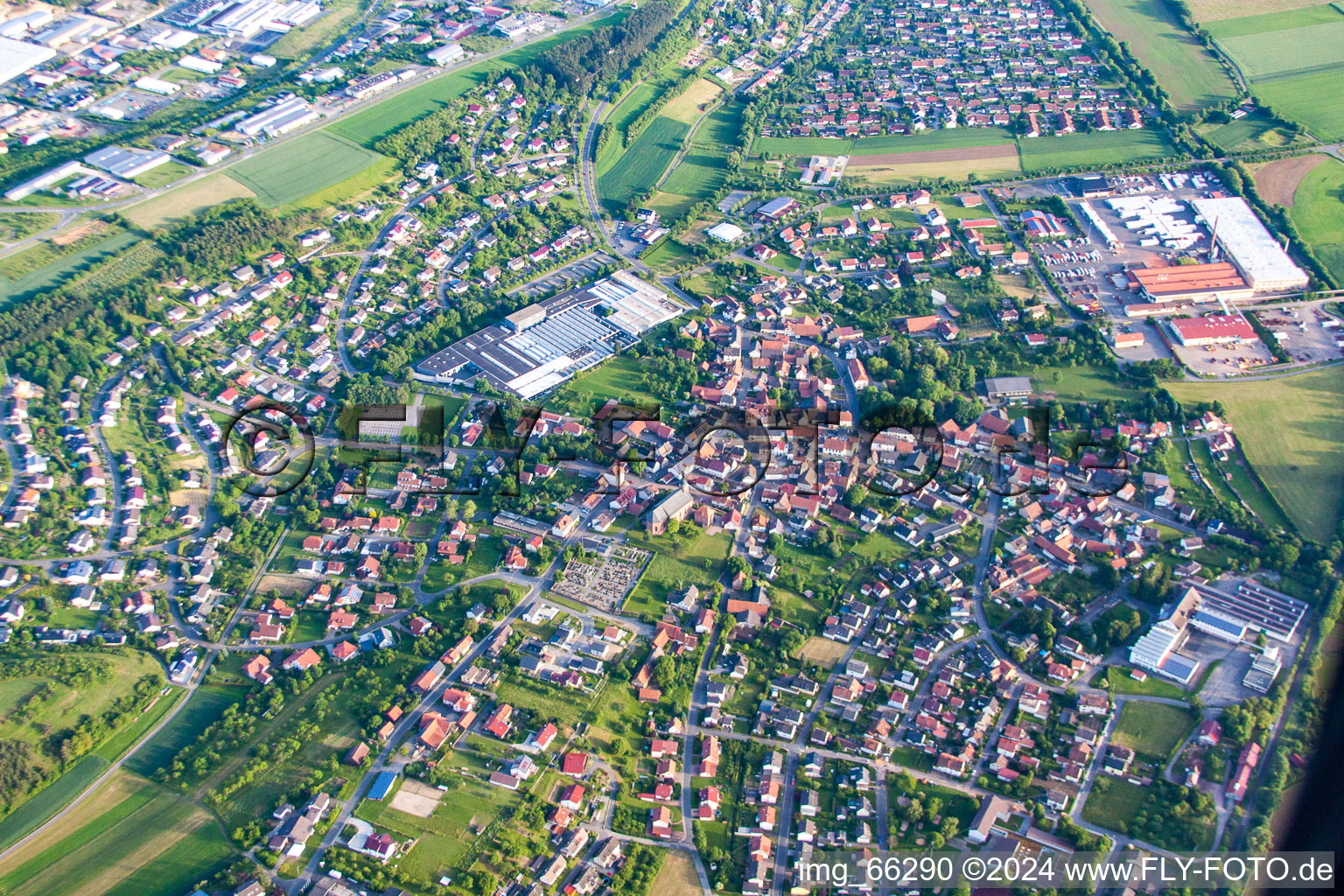 Vue aérienne de Quartier Hainstadt in Buchen dans le département Bade-Wurtemberg, Allemagne