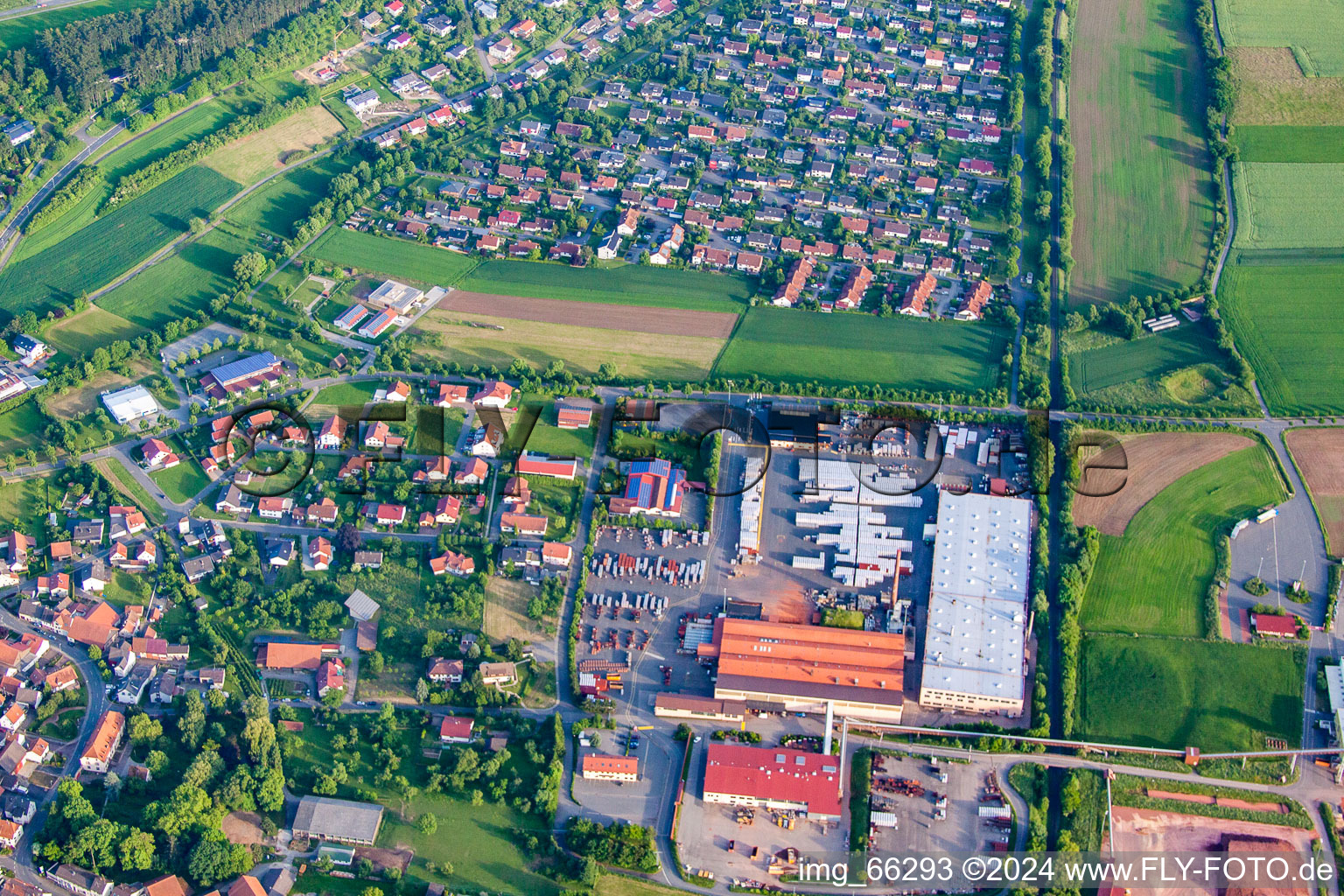 Vue aérienne de Locaux de l'usine Brickyard Braas GmbH - région de vente et entrepôt Hainstadt à le quartier Hainstadt in Buchen dans le département Bade-Wurtemberg, Allemagne