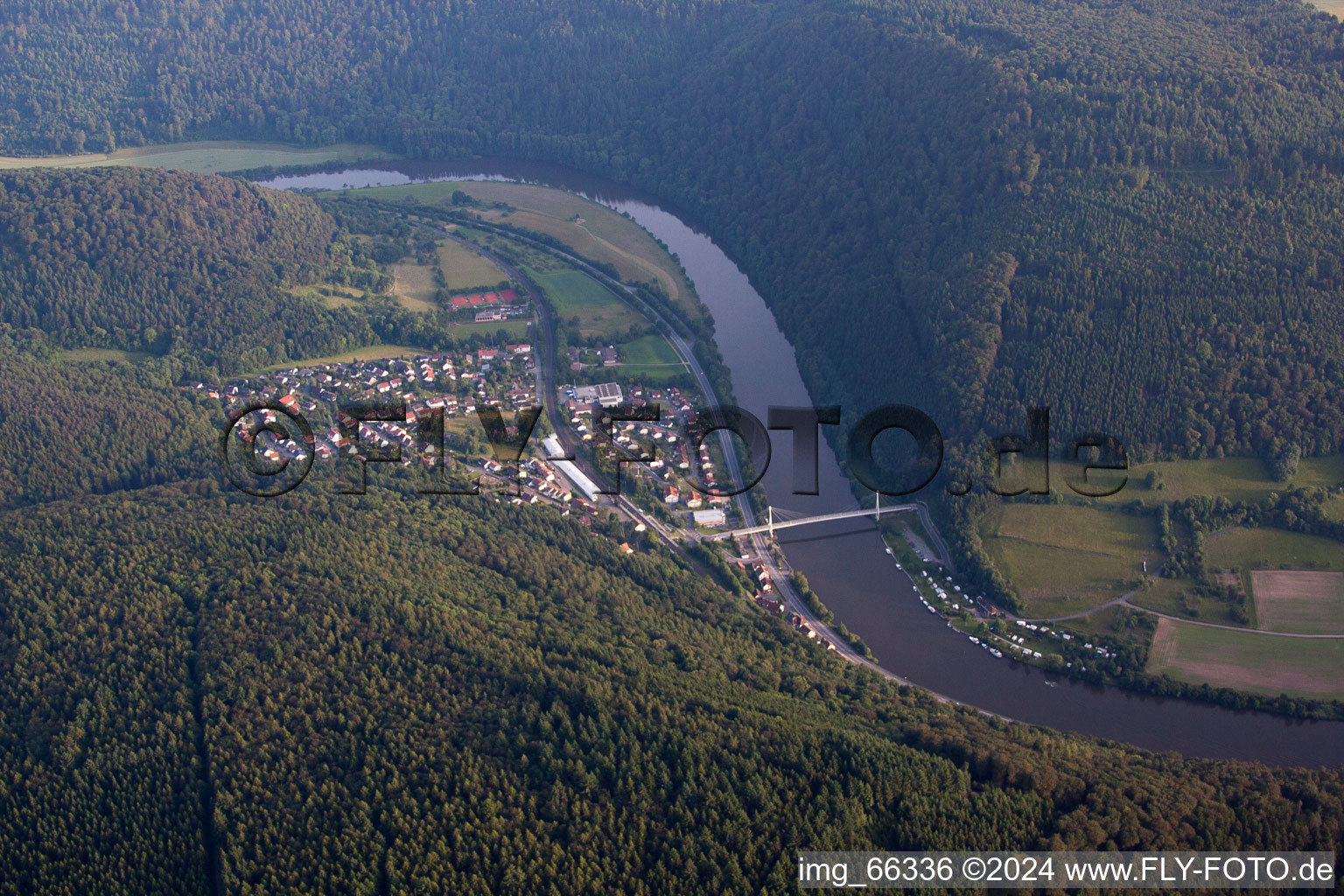 Neckargerach dans le département Bade-Wurtemberg, Allemagne hors des airs