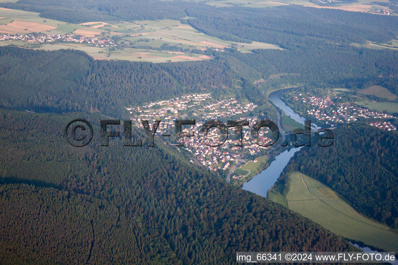 Enregistrement par drone de Neckargerach dans le département Bade-Wurtemberg, Allemagne