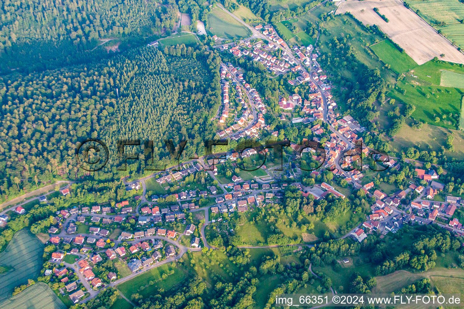 Vue aérienne de Du nord à le quartier Waldwimmersbach in Lobbach dans le département Bade-Wurtemberg, Allemagne