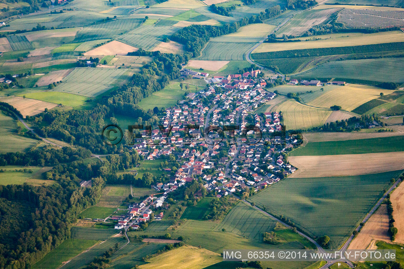 Vue aérienne de Lobbach dans le département Bade-Wurtemberg, Allemagne