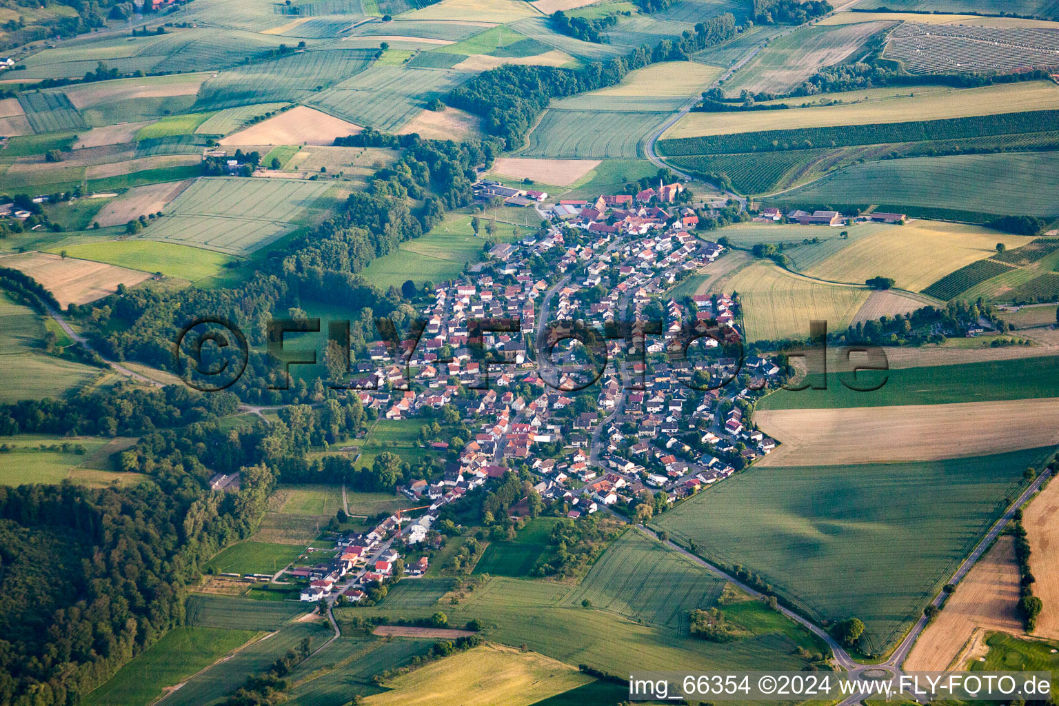 Vue aérienne de Lobbach dans le département Bade-Wurtemberg, Allemagne