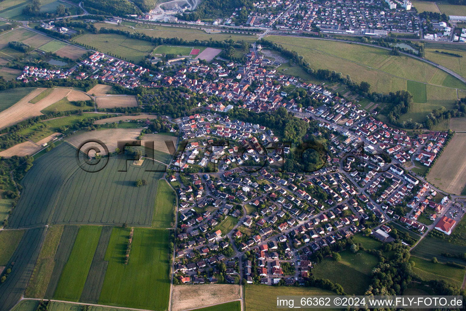 Vue oblique de Mauer dans le département Bade-Wurtemberg, Allemagne