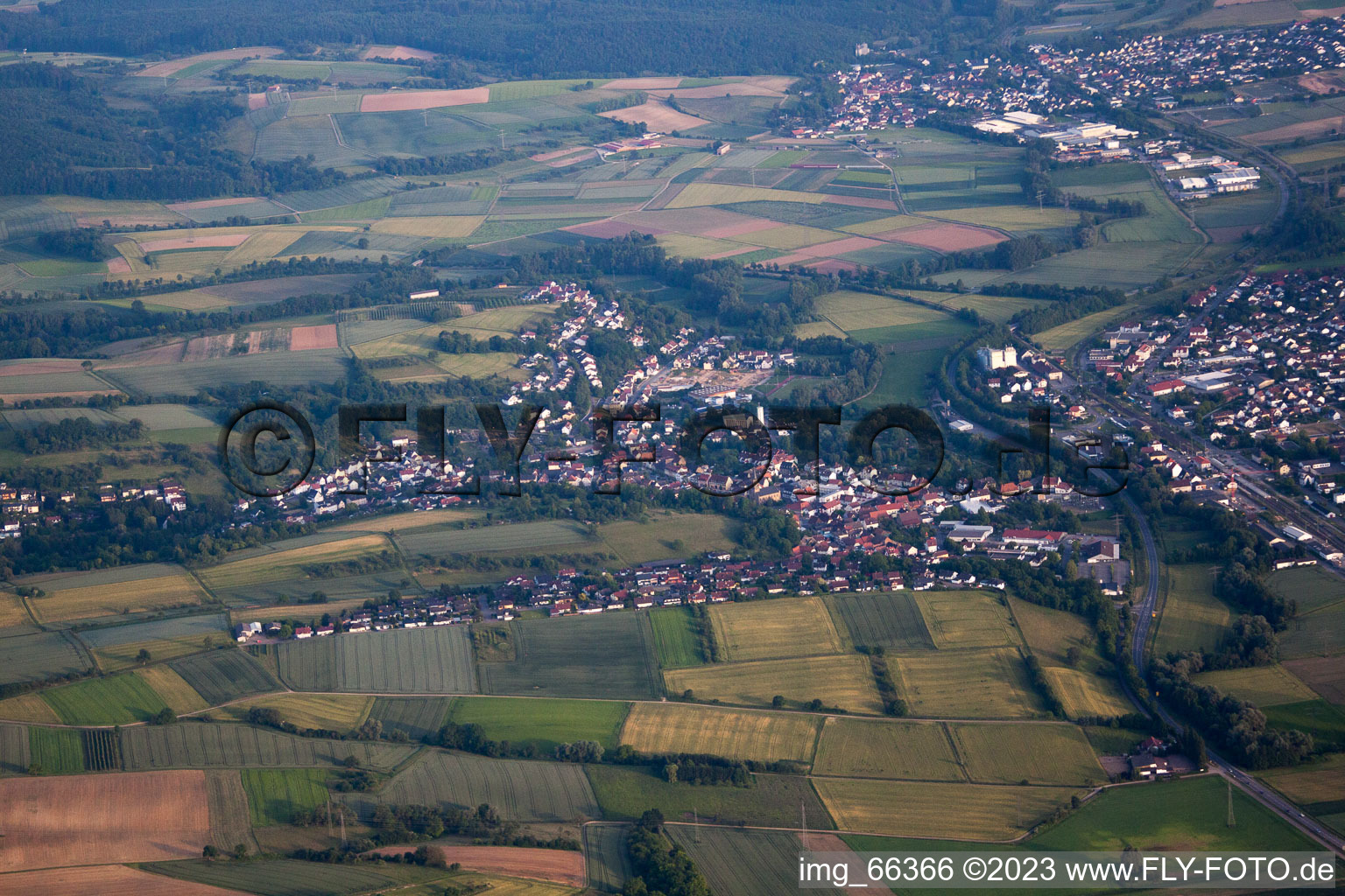 Vue aérienne de Meckesheim dans le département Bade-Wurtemberg, Allemagne