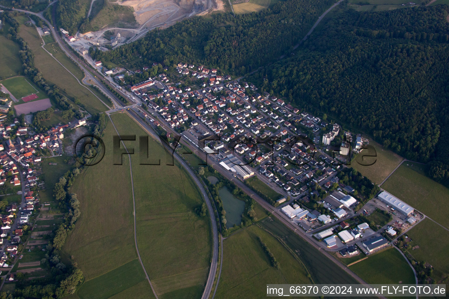 Mauer dans le département Bade-Wurtemberg, Allemagne vue d'en haut