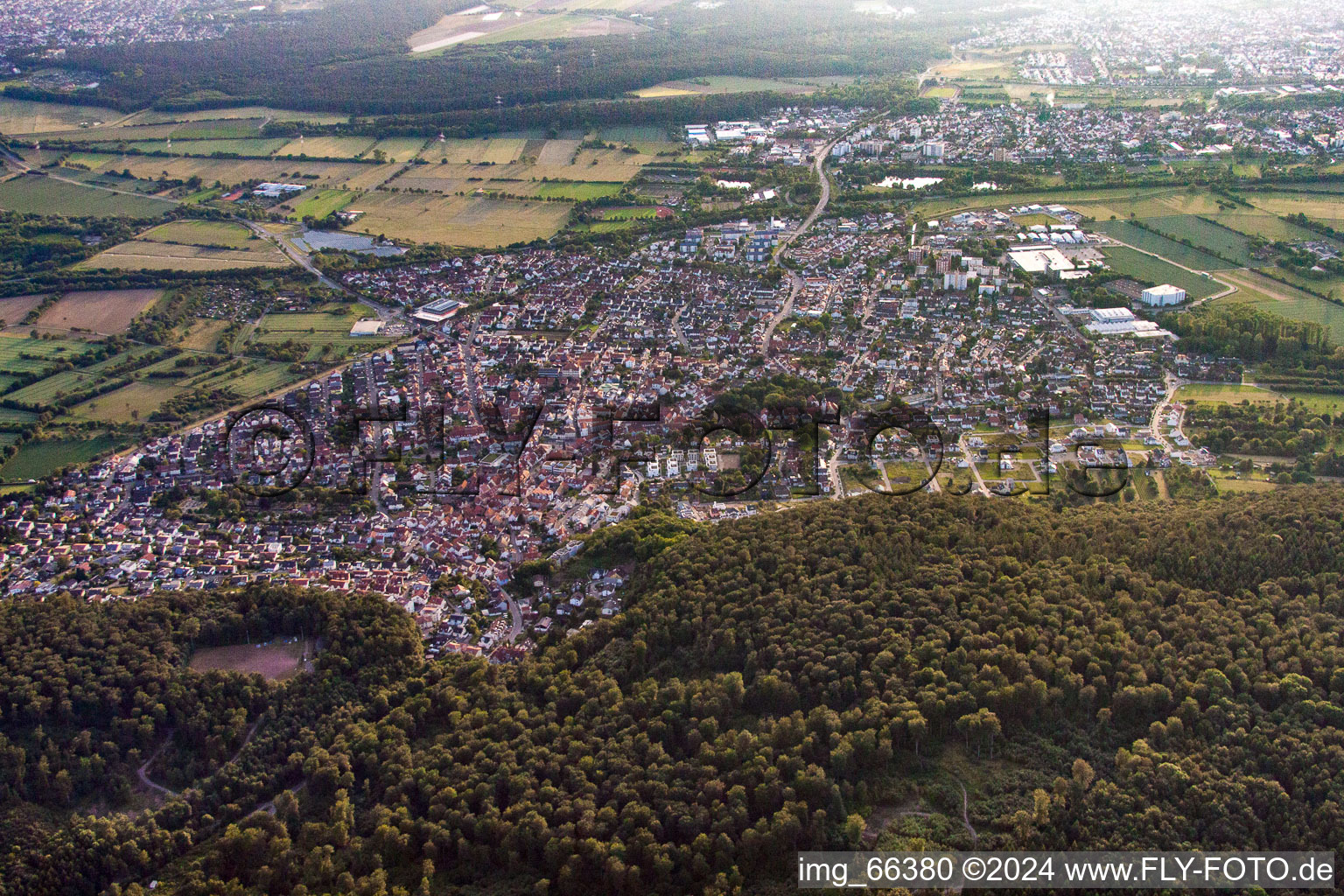 Vue oblique de De l'est à Nußloch dans le département Bade-Wurtemberg, Allemagne