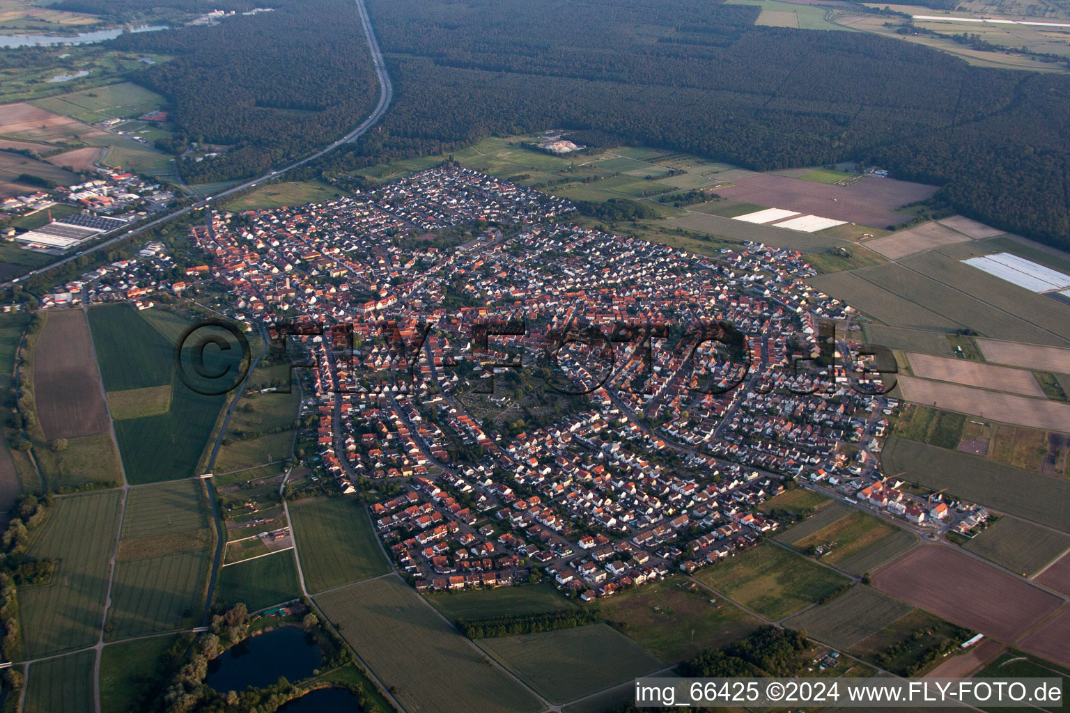 Quartier Sankt Leon in St. Leon-Rot dans le département Bade-Wurtemberg, Allemagne vue du ciel