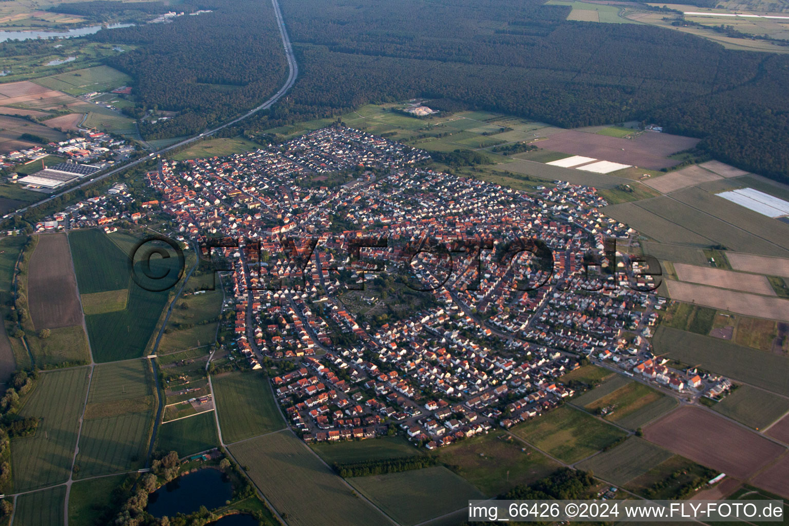 Enregistrement par drone de Quartier Sankt Leon in St. Leon-Rot dans le département Bade-Wurtemberg, Allemagne