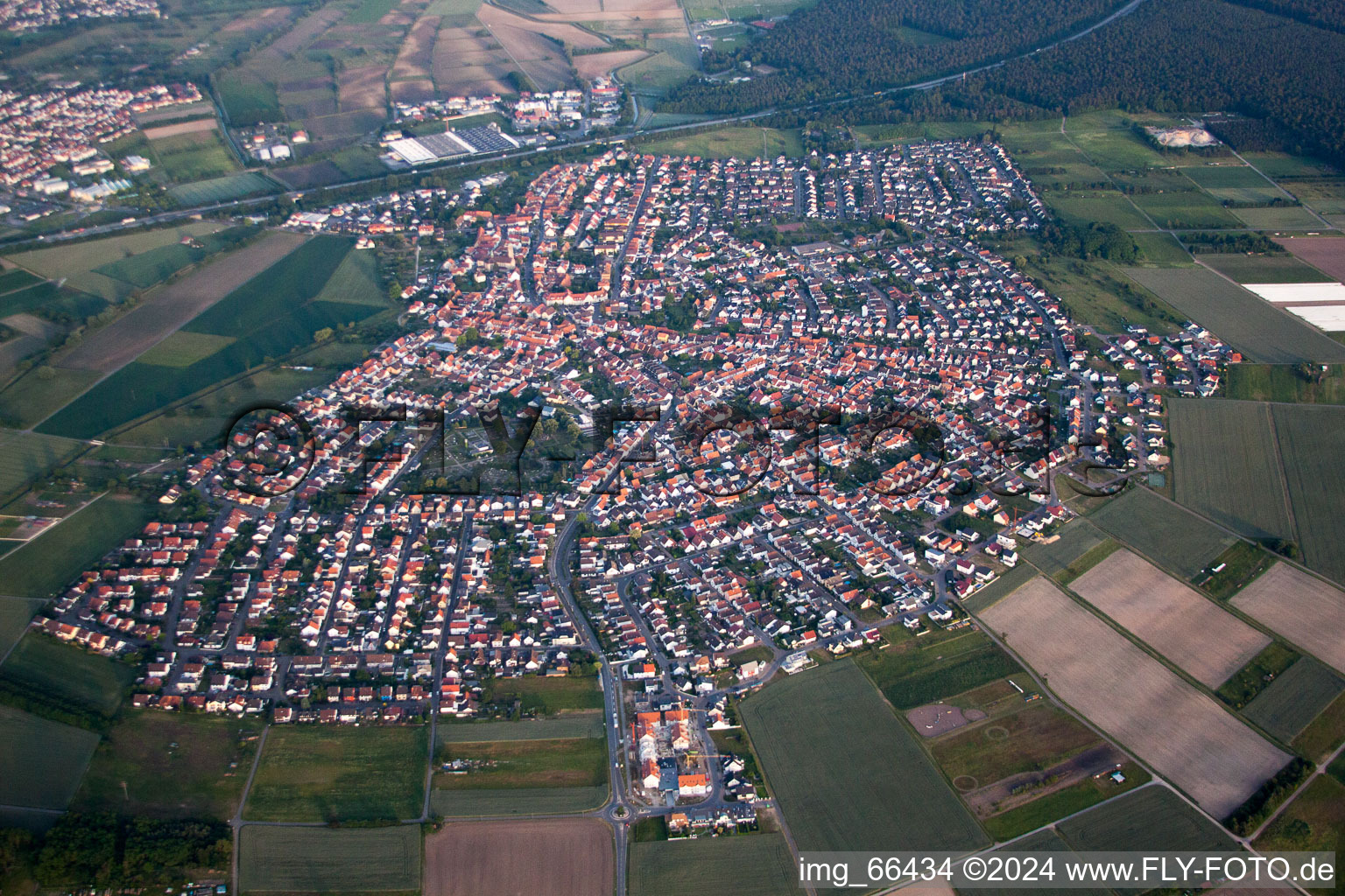 Quartier Sankt Leon in St. Leon-Rot dans le département Bade-Wurtemberg, Allemagne du point de vue du drone