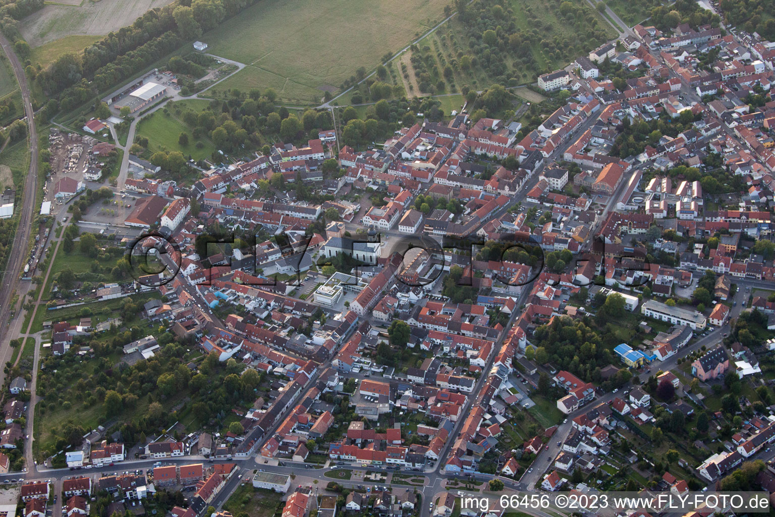 Philippsburg dans le département Bade-Wurtemberg, Allemagne du point de vue du drone