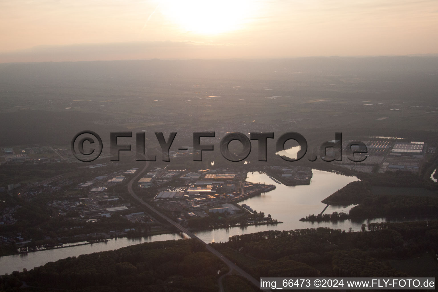 Port à Germersheim dans le département Rhénanie-Palatinat, Allemagne d'en haut