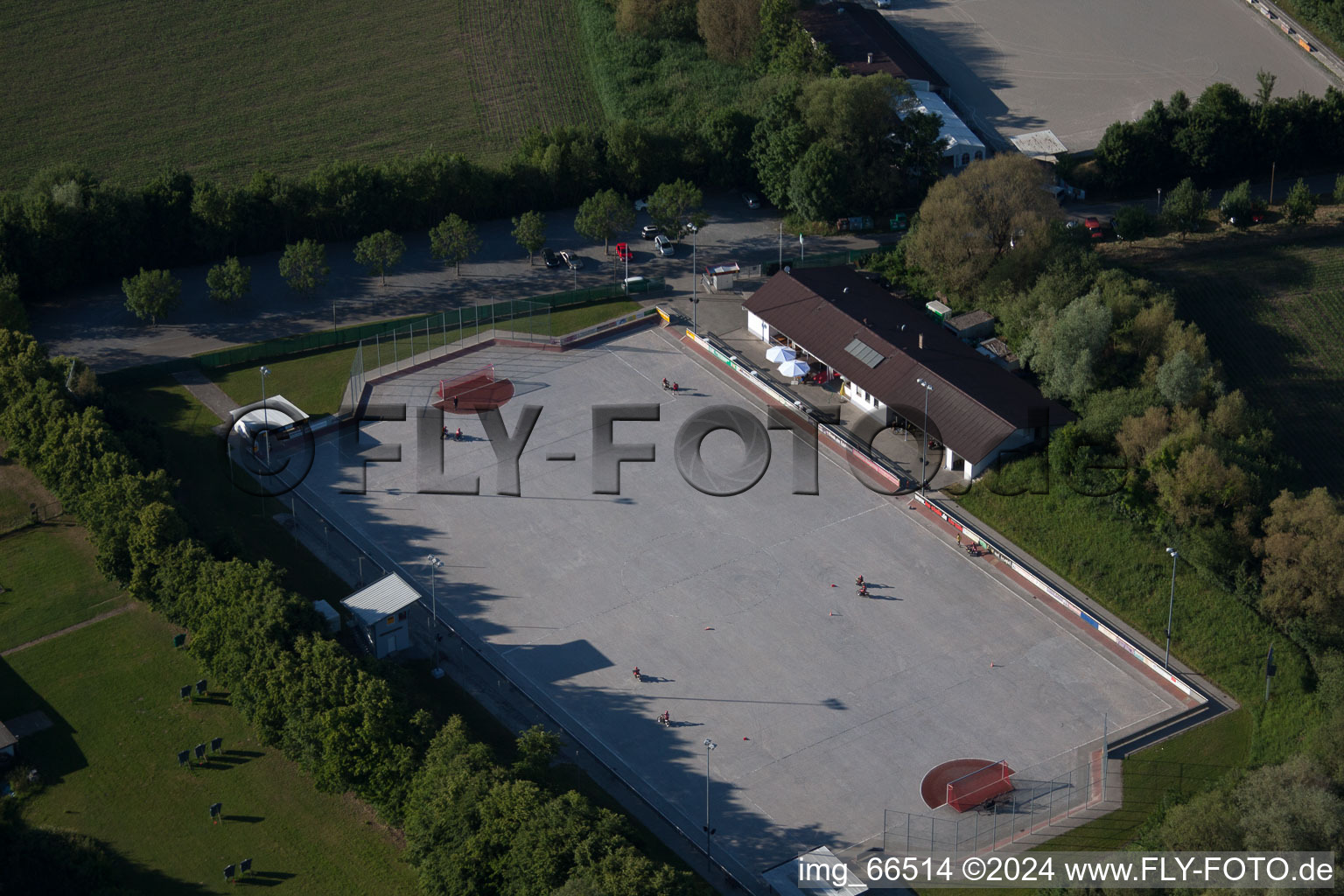 Photographie aérienne de MSC Taifun, terrain cyclable à le quartier Mörsch in Rheinstetten dans le département Bade-Wurtemberg, Allemagne