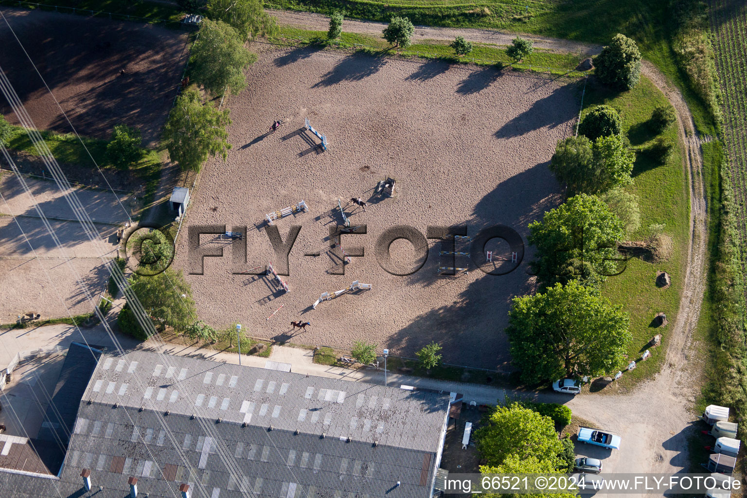 Vue aérienne de Terrain d'équitation de tournoi, club d'équitation et d'attelage à le quartier Mörsch in Rheinstetten dans le département Bade-Wurtemberg, Allemagne