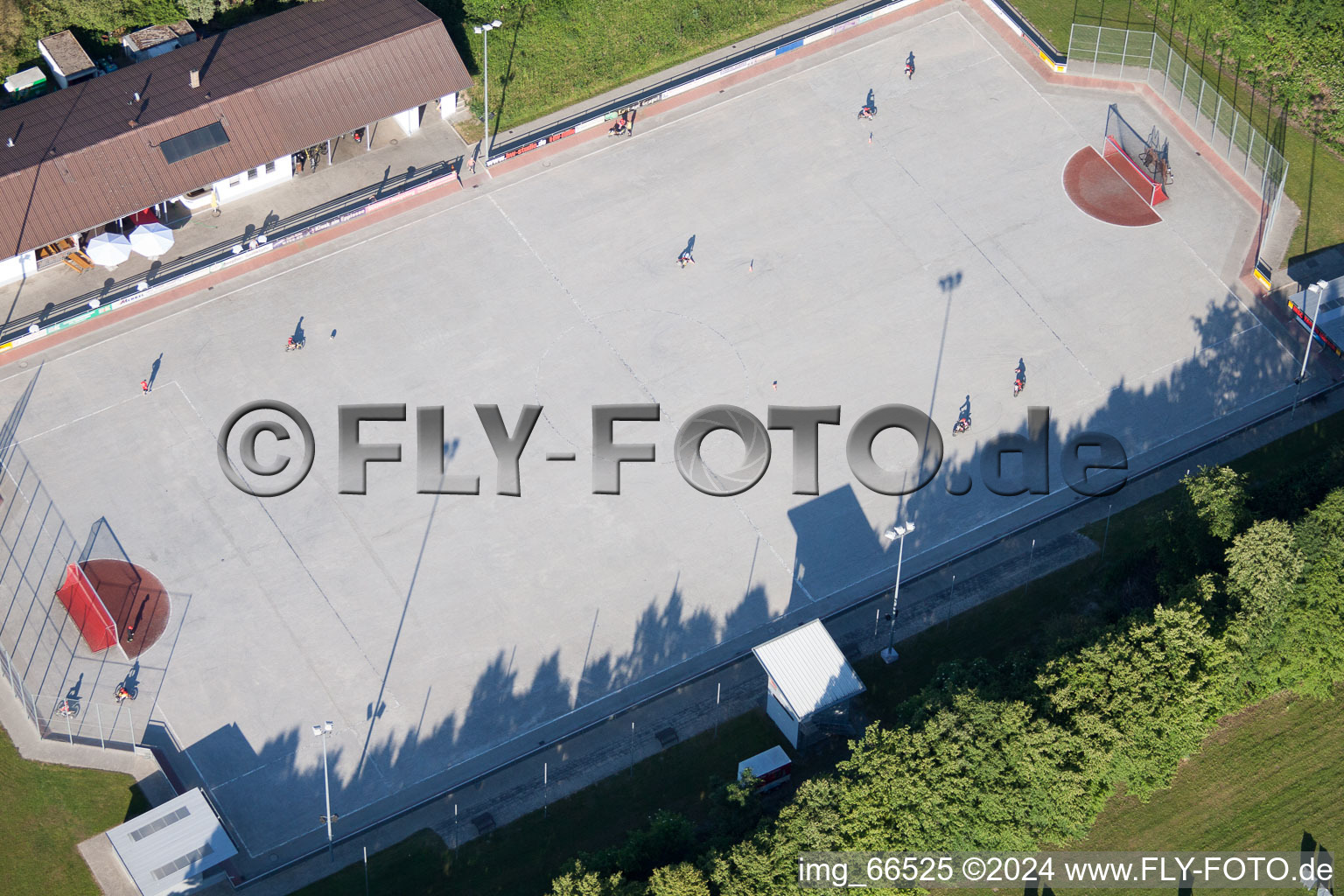 MSC Taifun, terrain cyclable à le quartier Mörsch in Rheinstetten dans le département Bade-Wurtemberg, Allemagne depuis l'avion