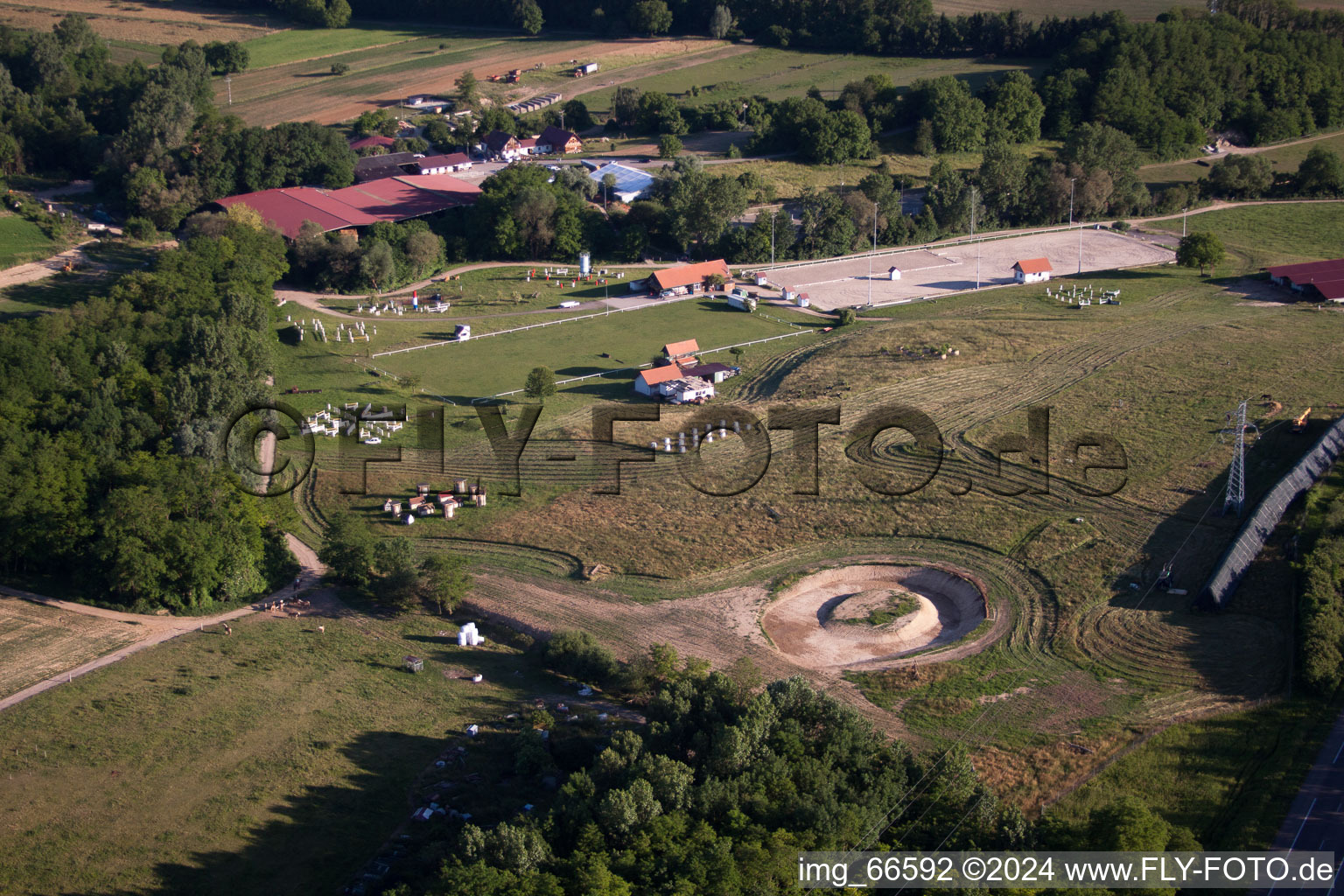 Haras de la Née à Neewiller-près-Lauterbourg dans le département Bas Rhin, France d'un drone